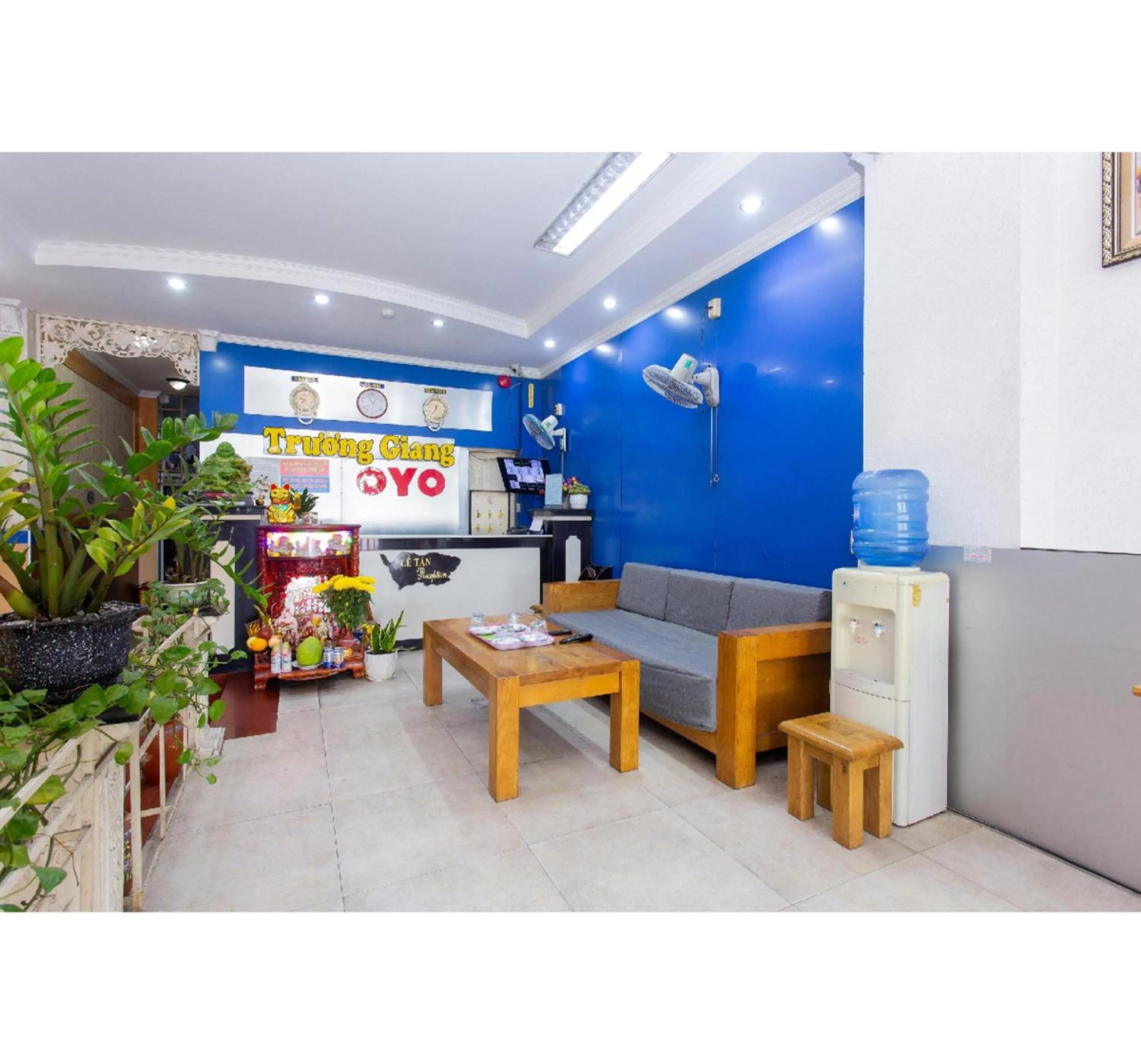 Lobby or reception in OYO 553 Truong Giang Hotel