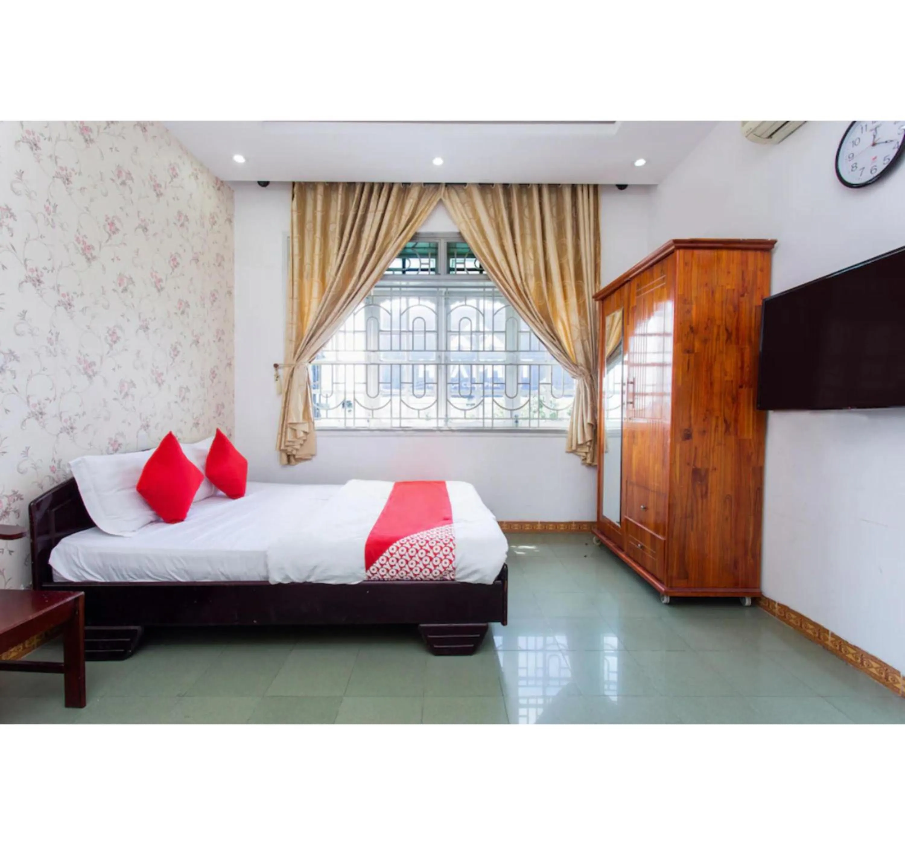 Bedroom in OYO 553 Truong Giang Hotel