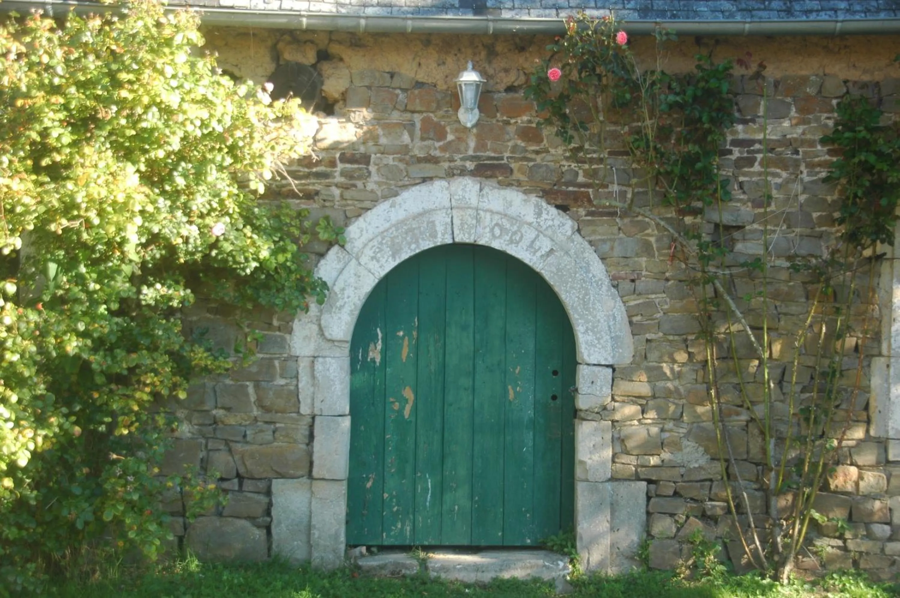 Property building in Le Chateau de Claids