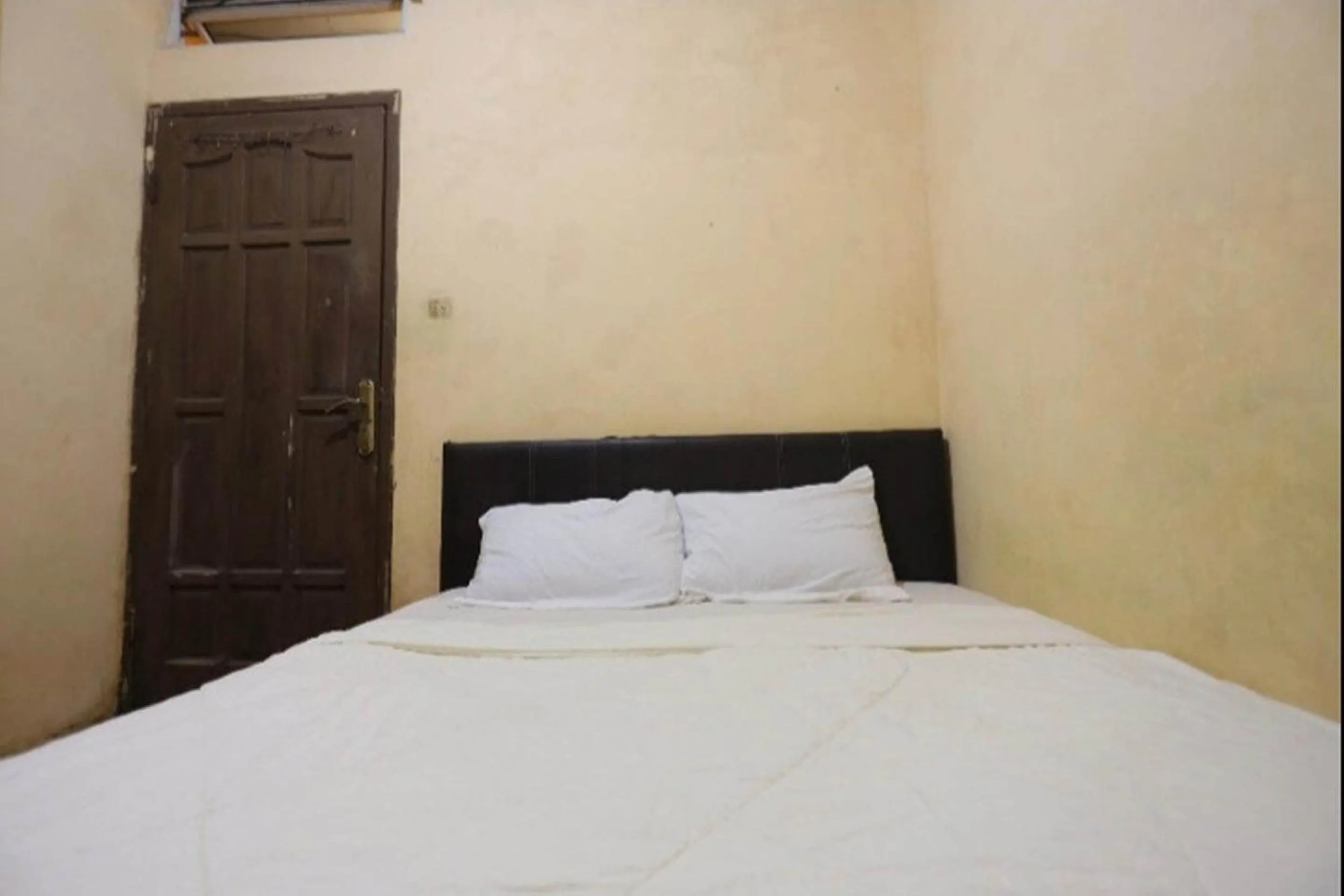 Bedroom, Bed in Hotel O Lewi Family Guest House Near GBKP Bangun Mulia Km. 11