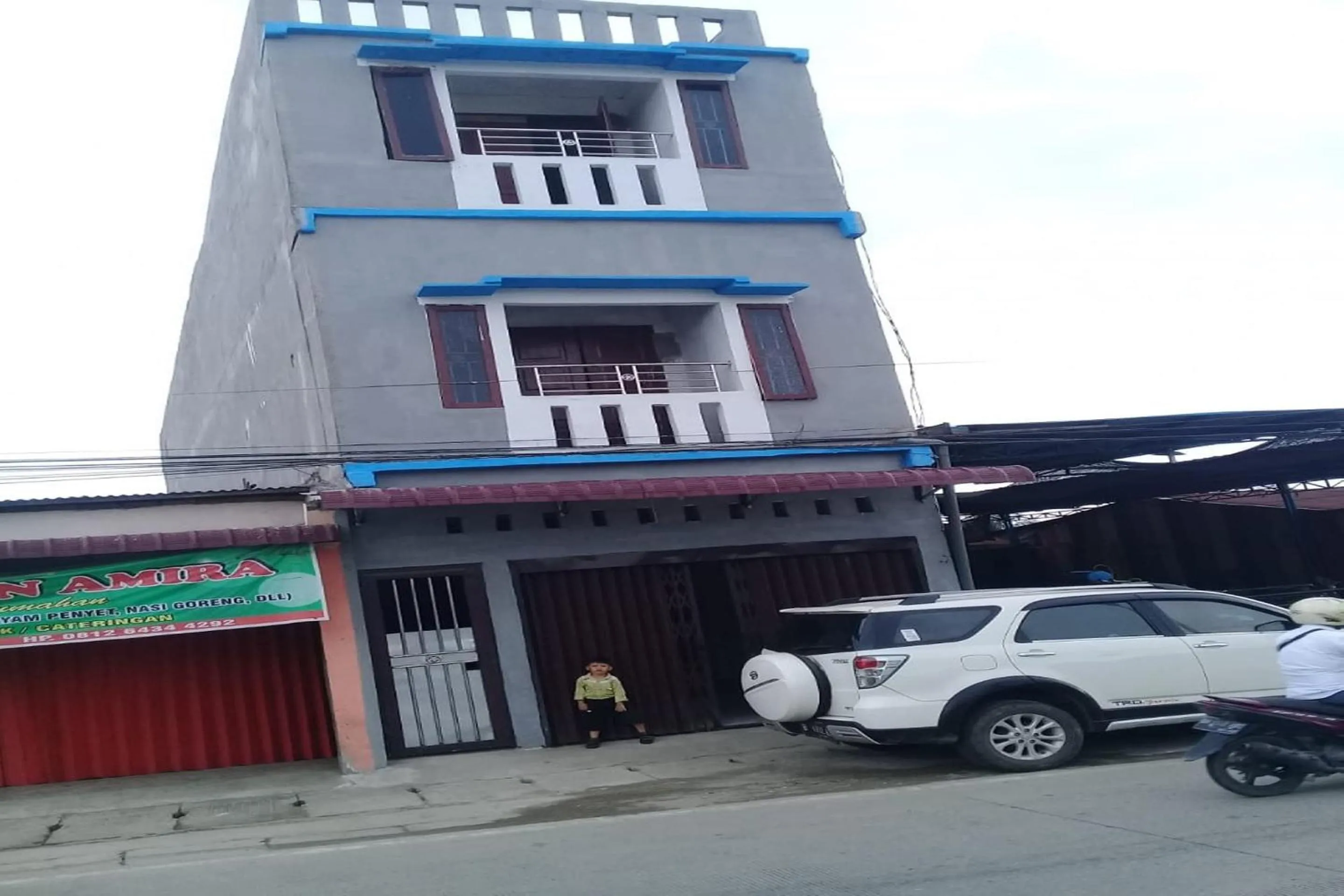 Facade/entrance in Hotel O Lewi Family Guest House Near GBKP Bangun Mulia Km. 11