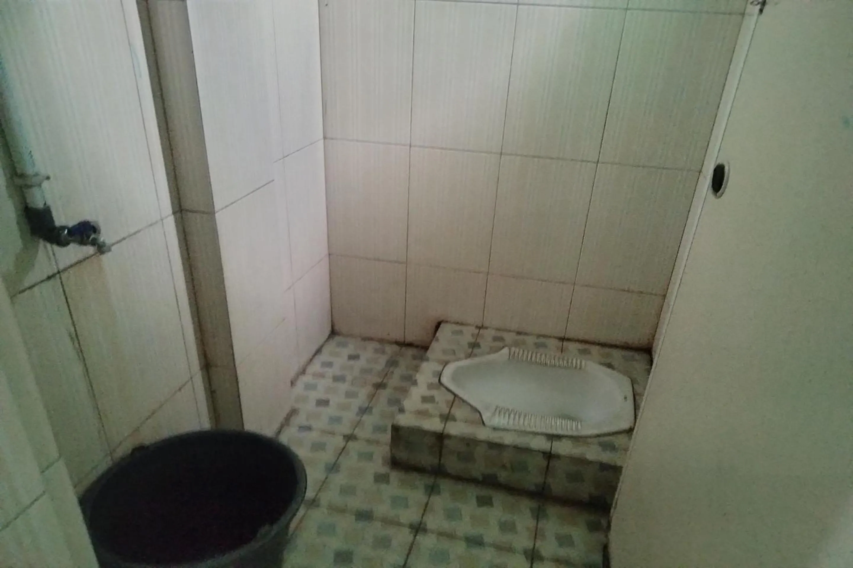 Bathroom in Hotel O Lewi Family Guest House Near GBKP Bangun Mulia Km. 11