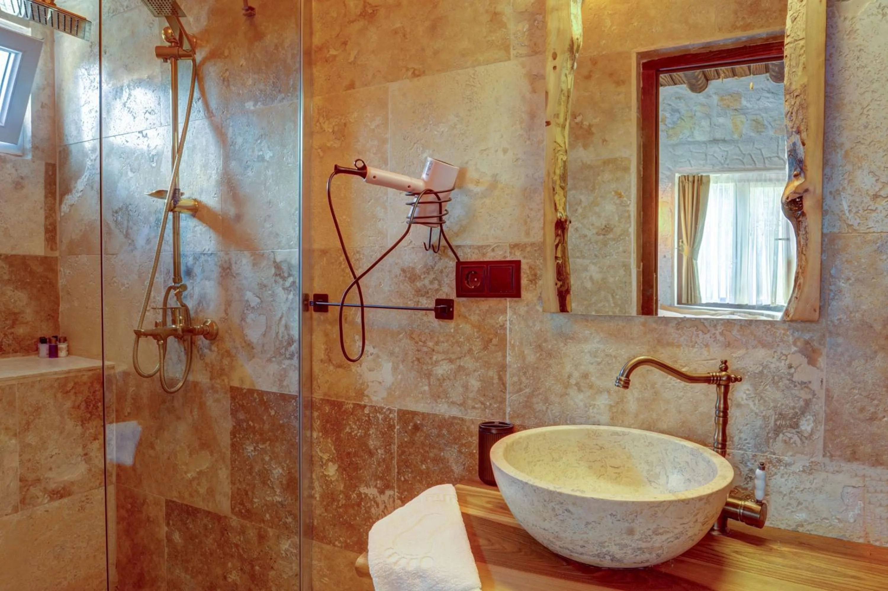 Shower in Ceran Stone House