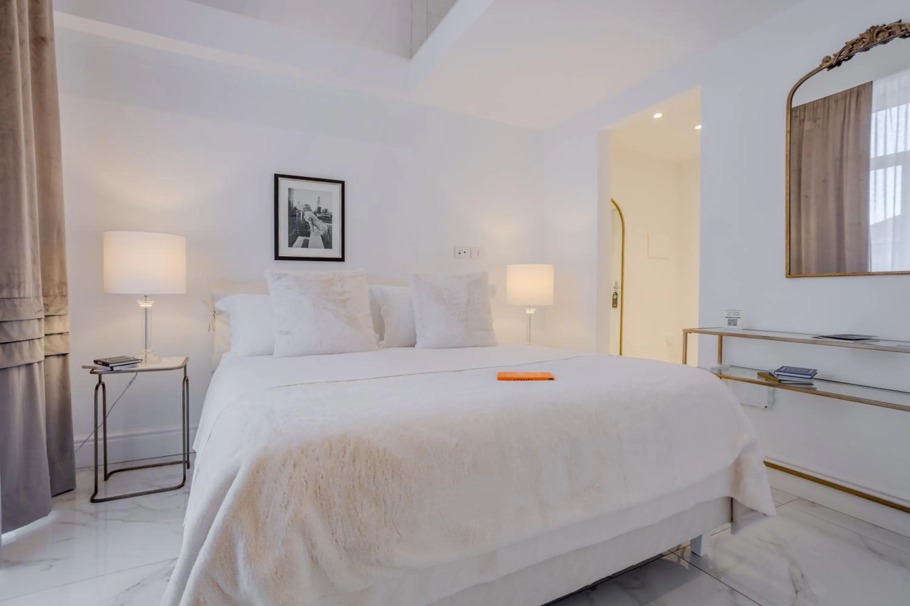 Photo of the whole room, Bed in La Corte dei Mille Luxury