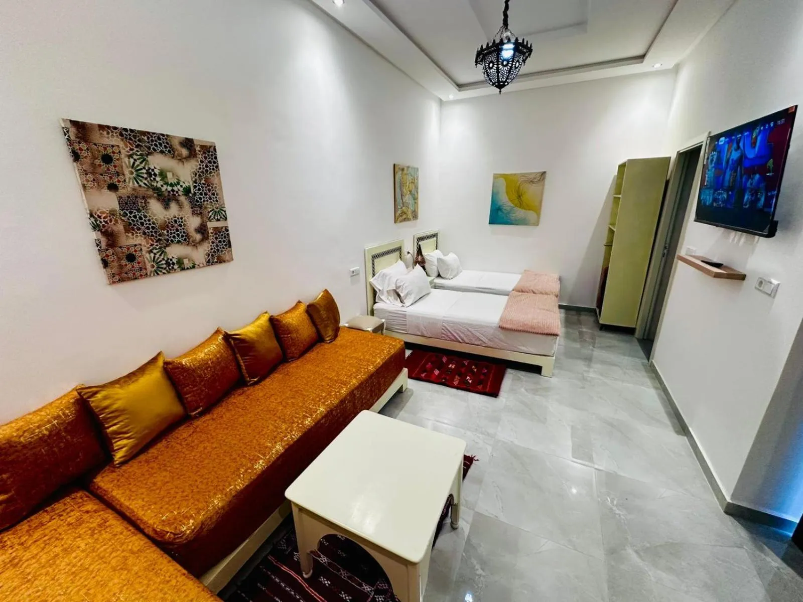 Property building, Bed in Riad hotel Cecil