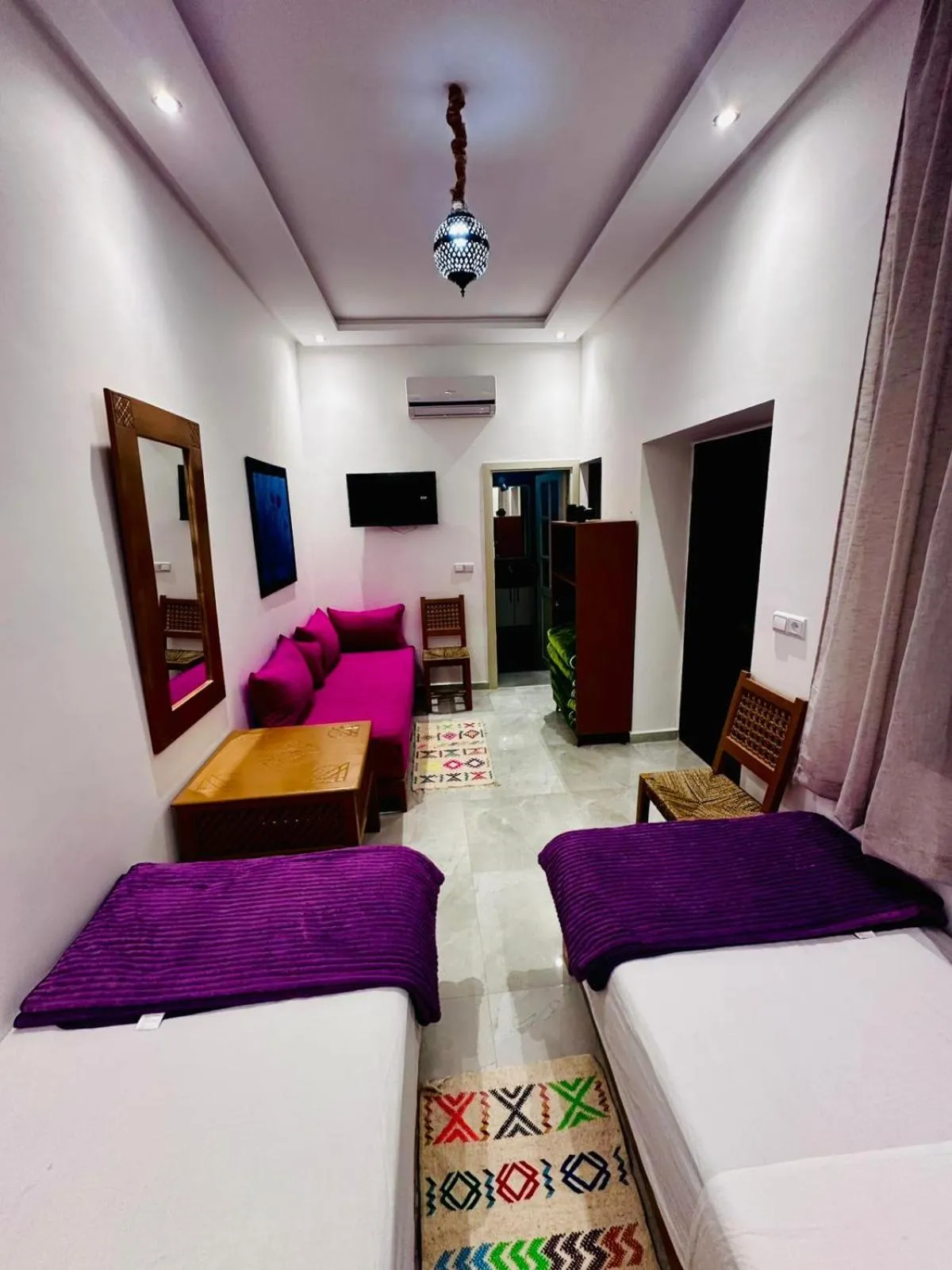 Property building, Bed in Riad hotel Cecil