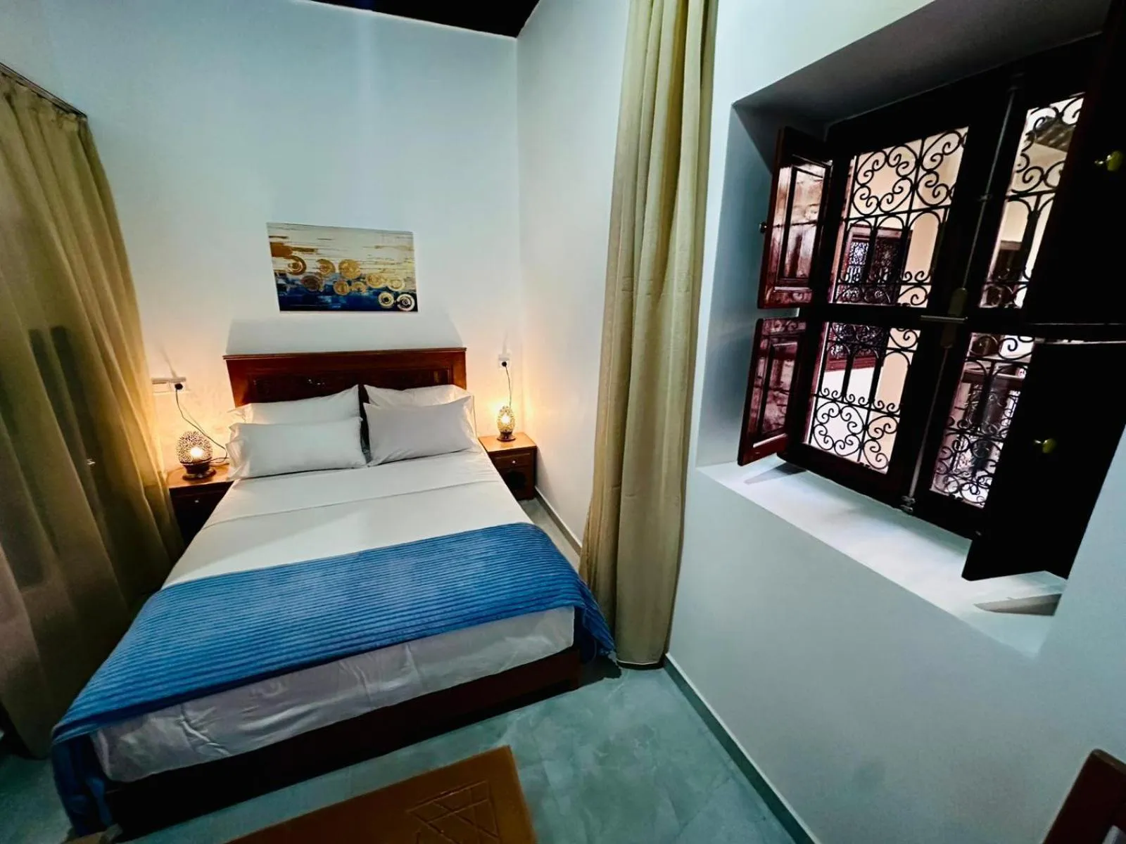 Property building, Bed in Riad hotel Cecil