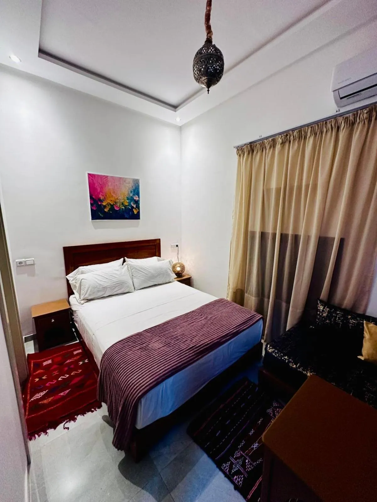 Property building, Bed in Riad hotel Cecil