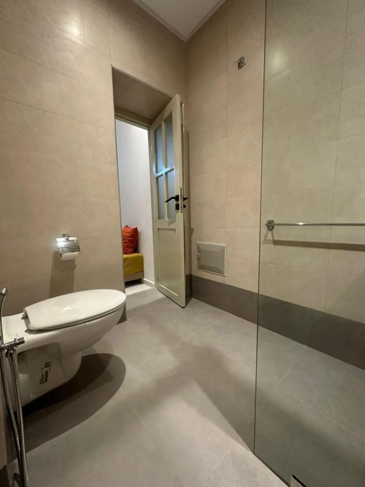 Shower in Hotel Cecil