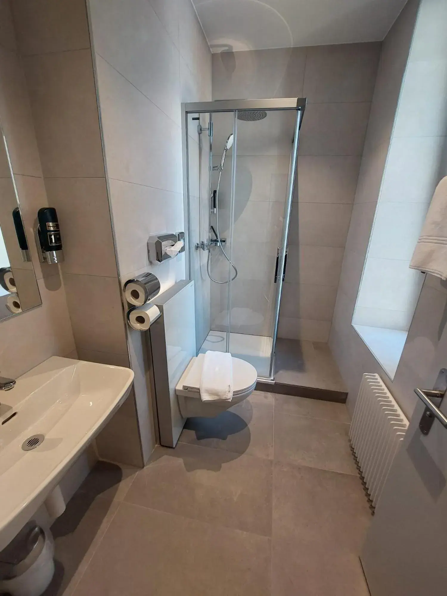 Superior Double or Twin Room - single occupancy in Hotel Post Glarnerhof Superior Double or Twin Room - single occupancy in Hotel Post Glarnerhof