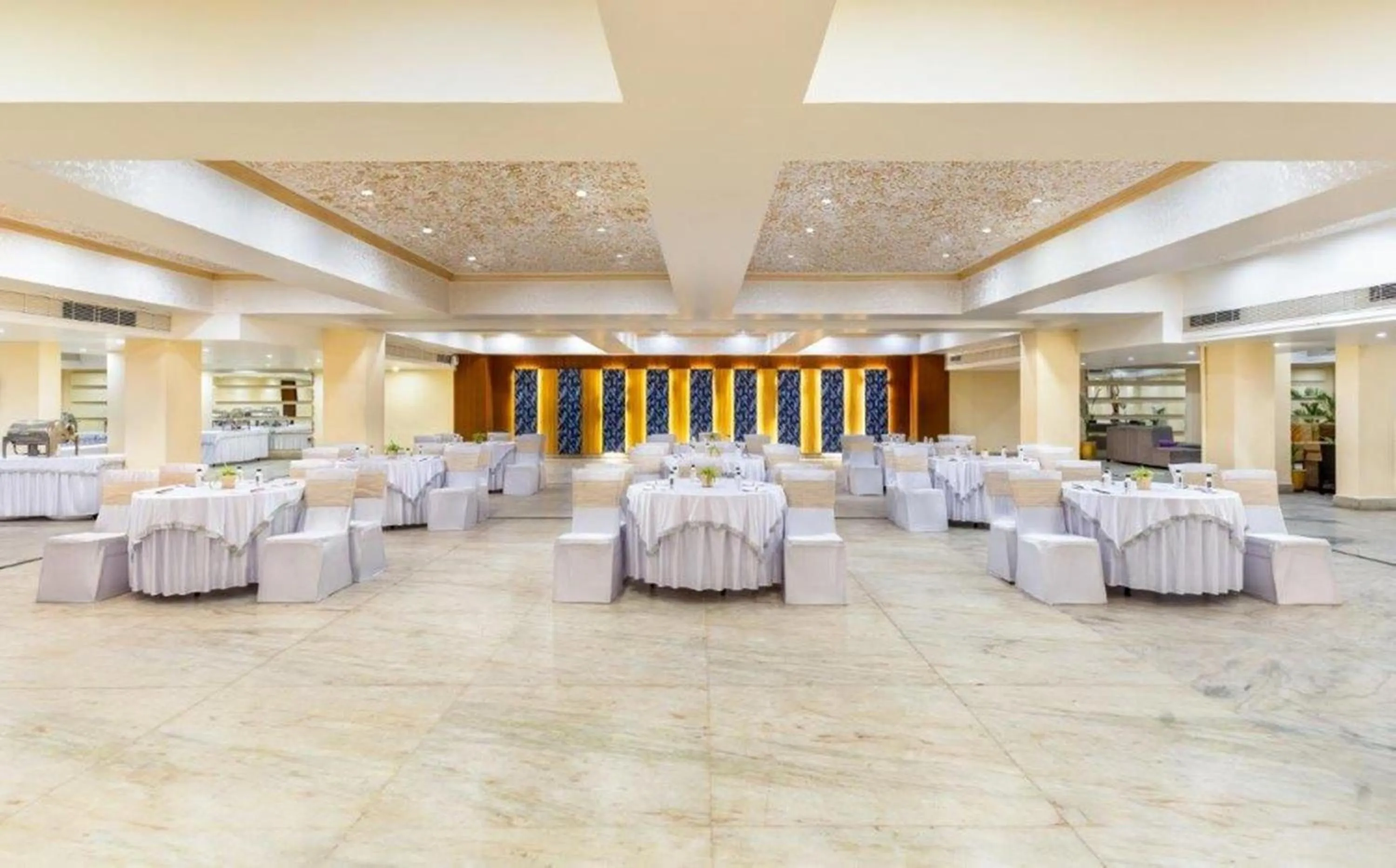 Banquet/Function facilities in Golden Tulip Udaipur