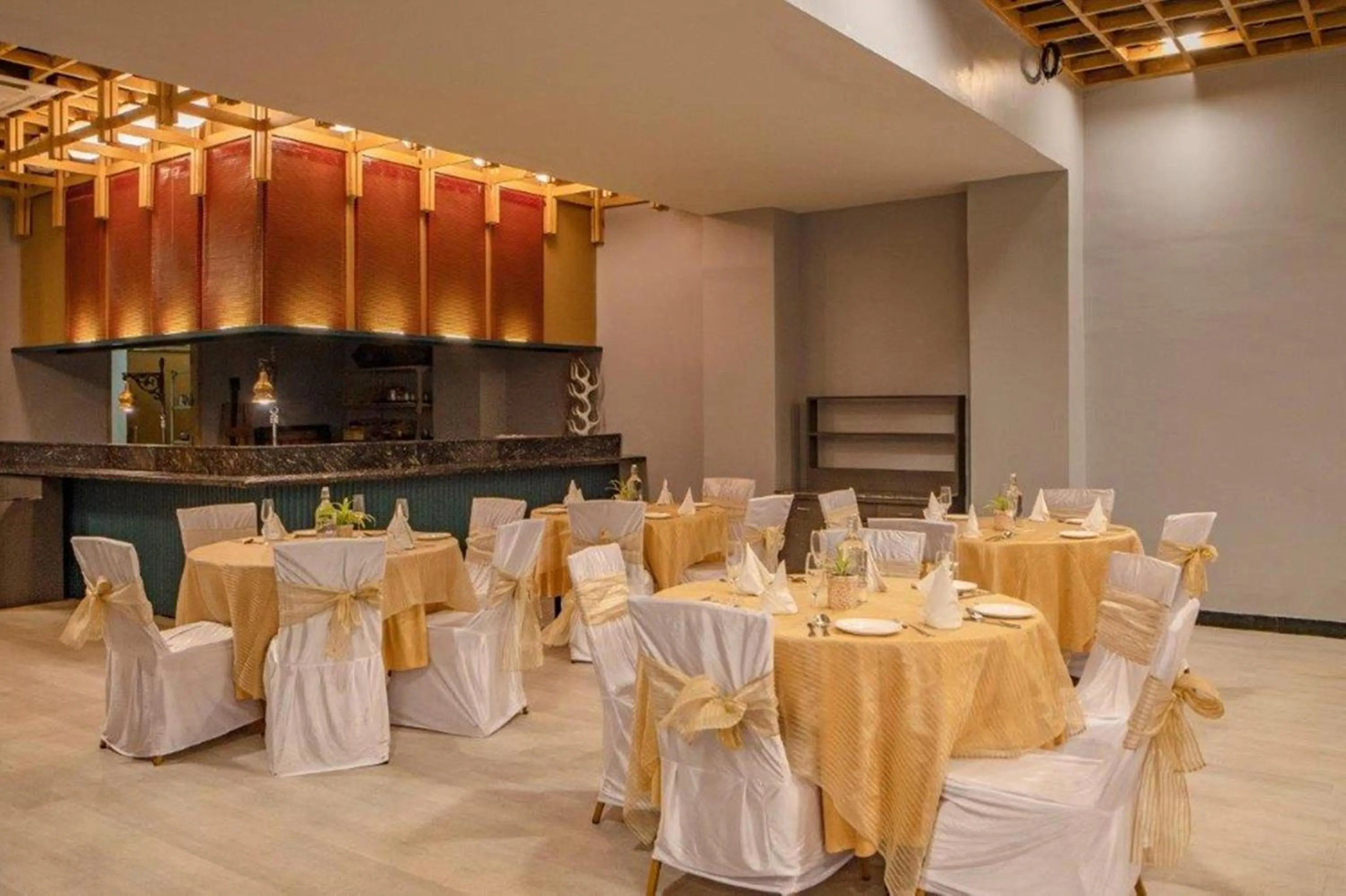 Banquet/Function facilities in Golden Tulip Udaipur