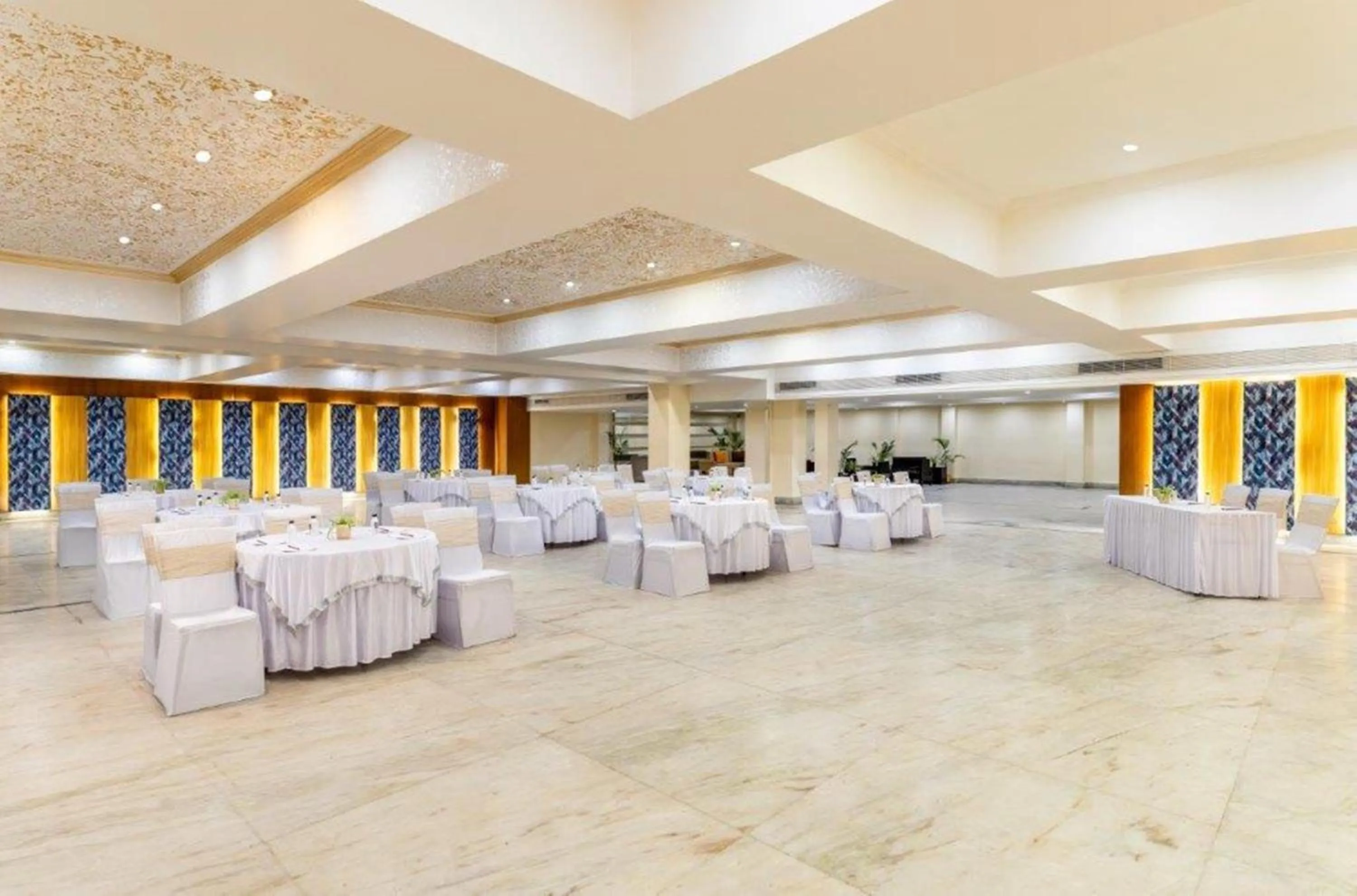Banquet/Function facilities in Golden Tulip Udaipur