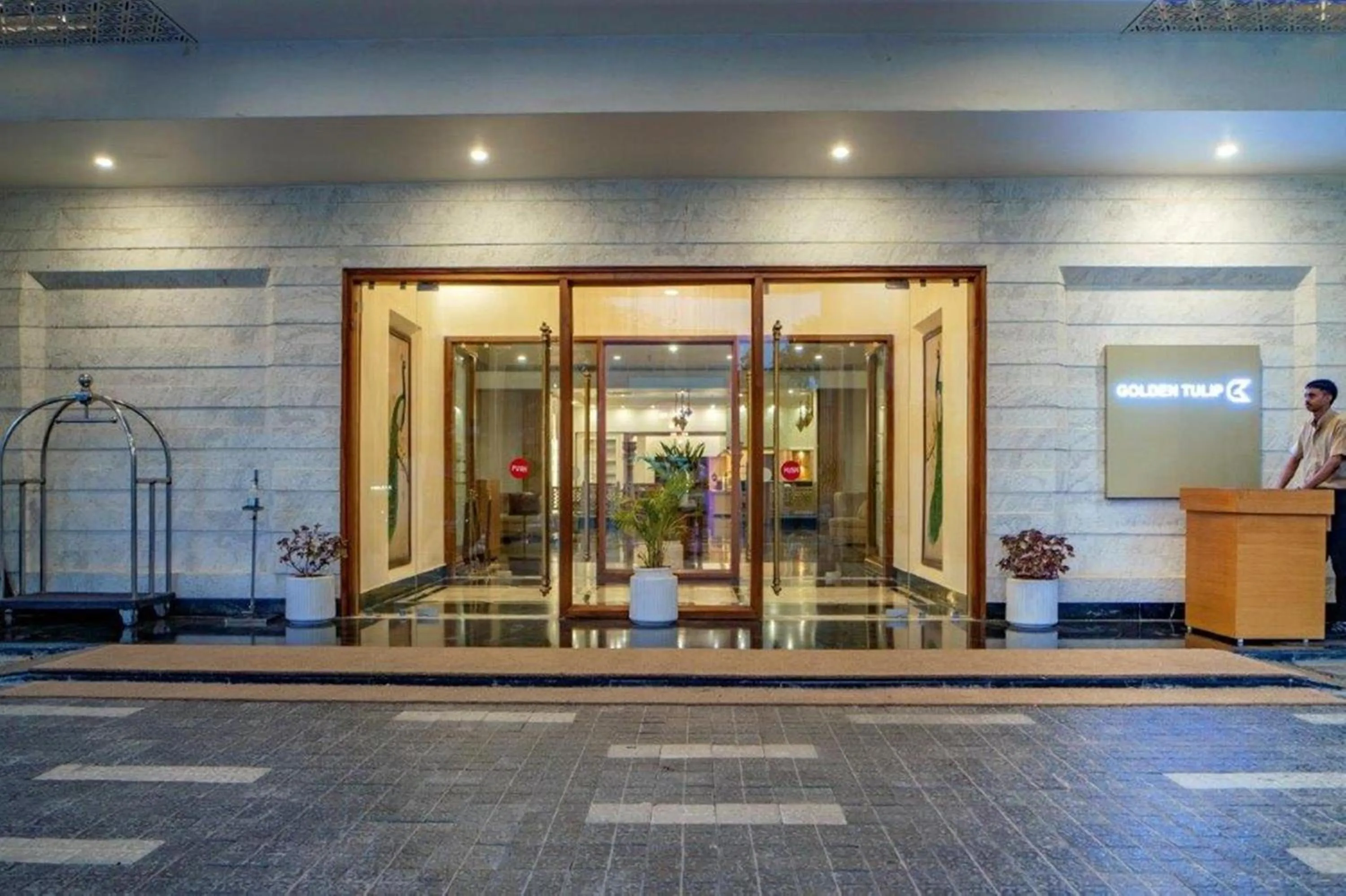Facade/entrance in Golden Tulip Udaipur