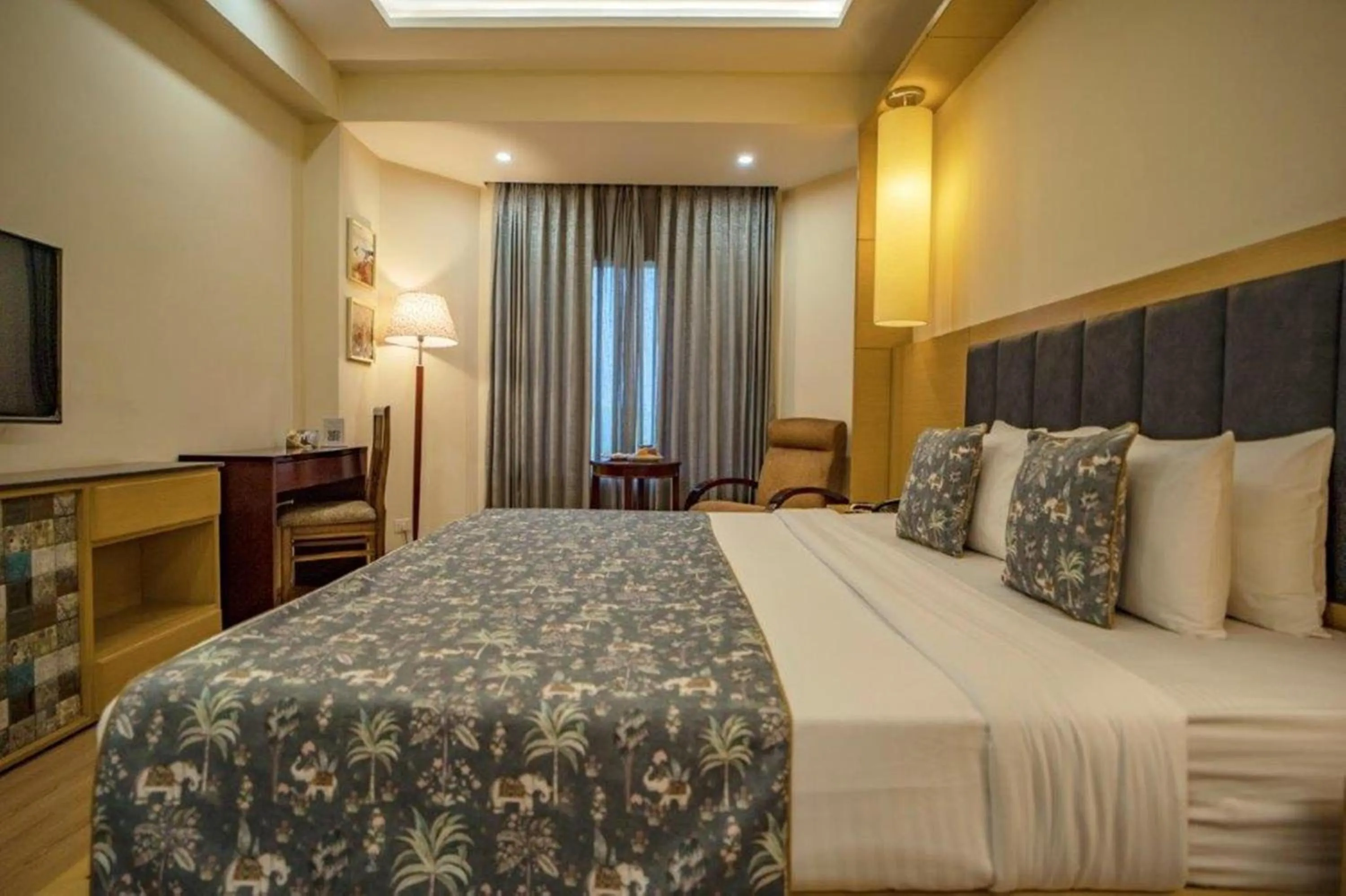 Bedroom in Golden Tulip Udaipur