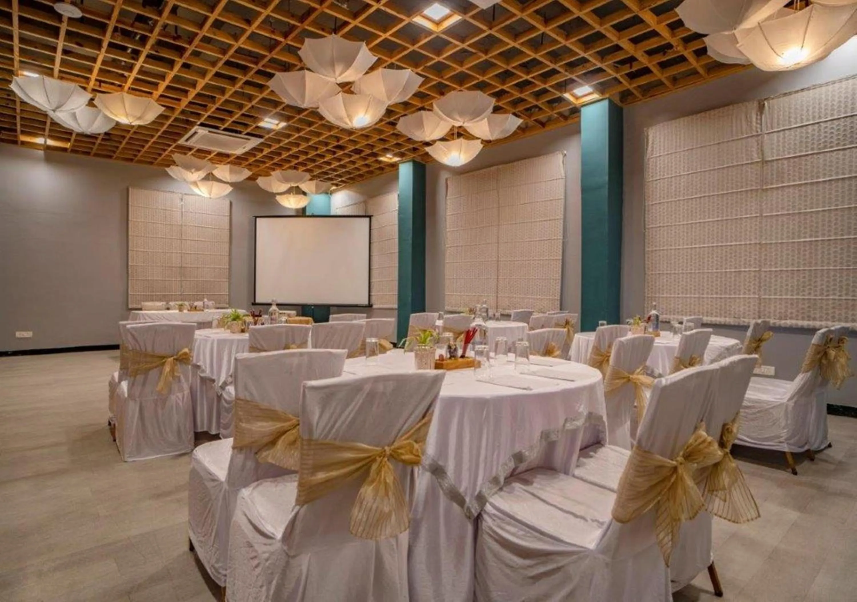 Banquet/Function facilities in Golden Tulip Udaipur