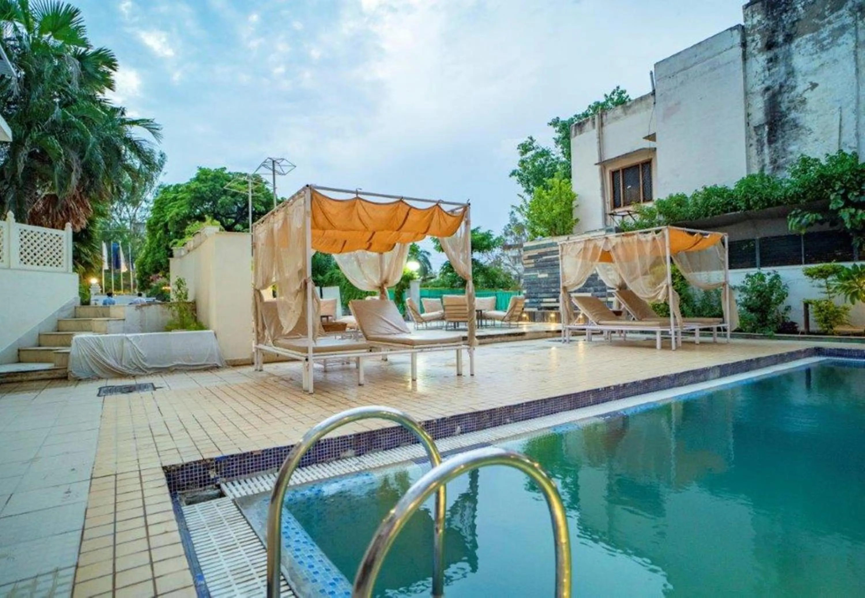 Swimming pool in Golden Tulip Udaipur