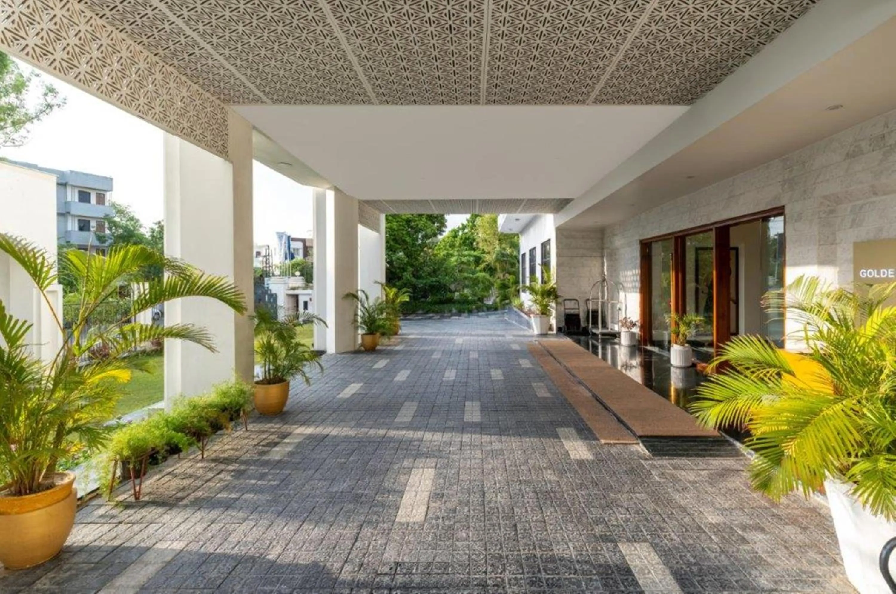 Facade/entrance in Golden Tulip Udaipur