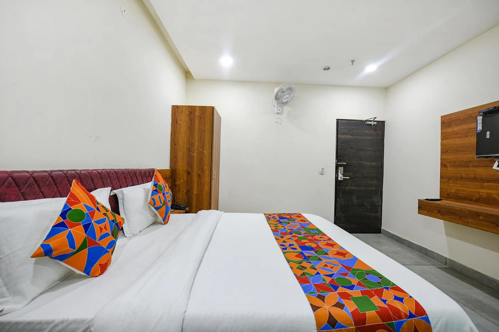 Bed in FabHotel HC Dream Majestic