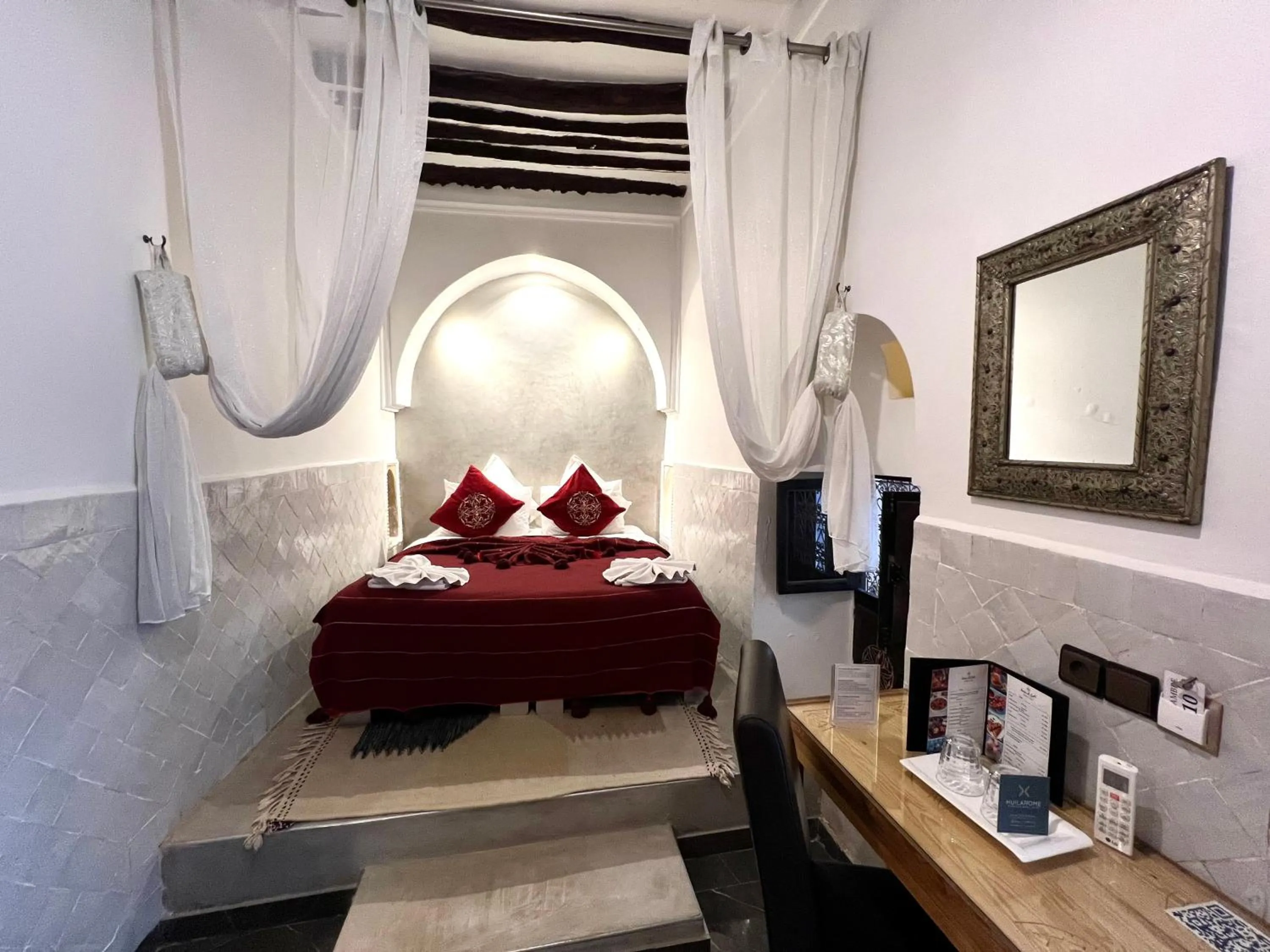 Bedroom, Bed in Riad Jnan El Cadi