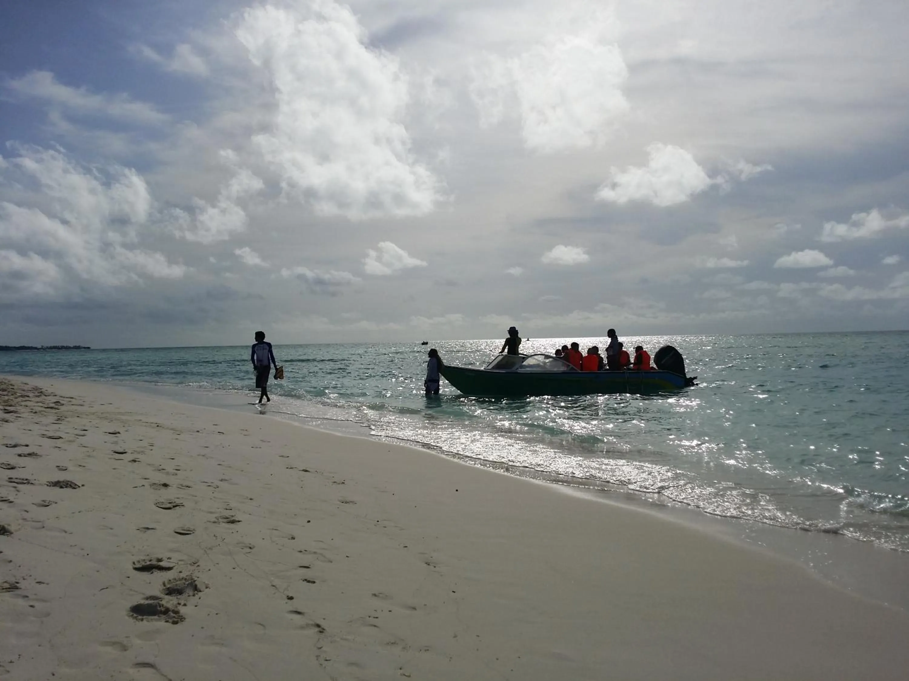 Beach in Rasdhoo Coralville