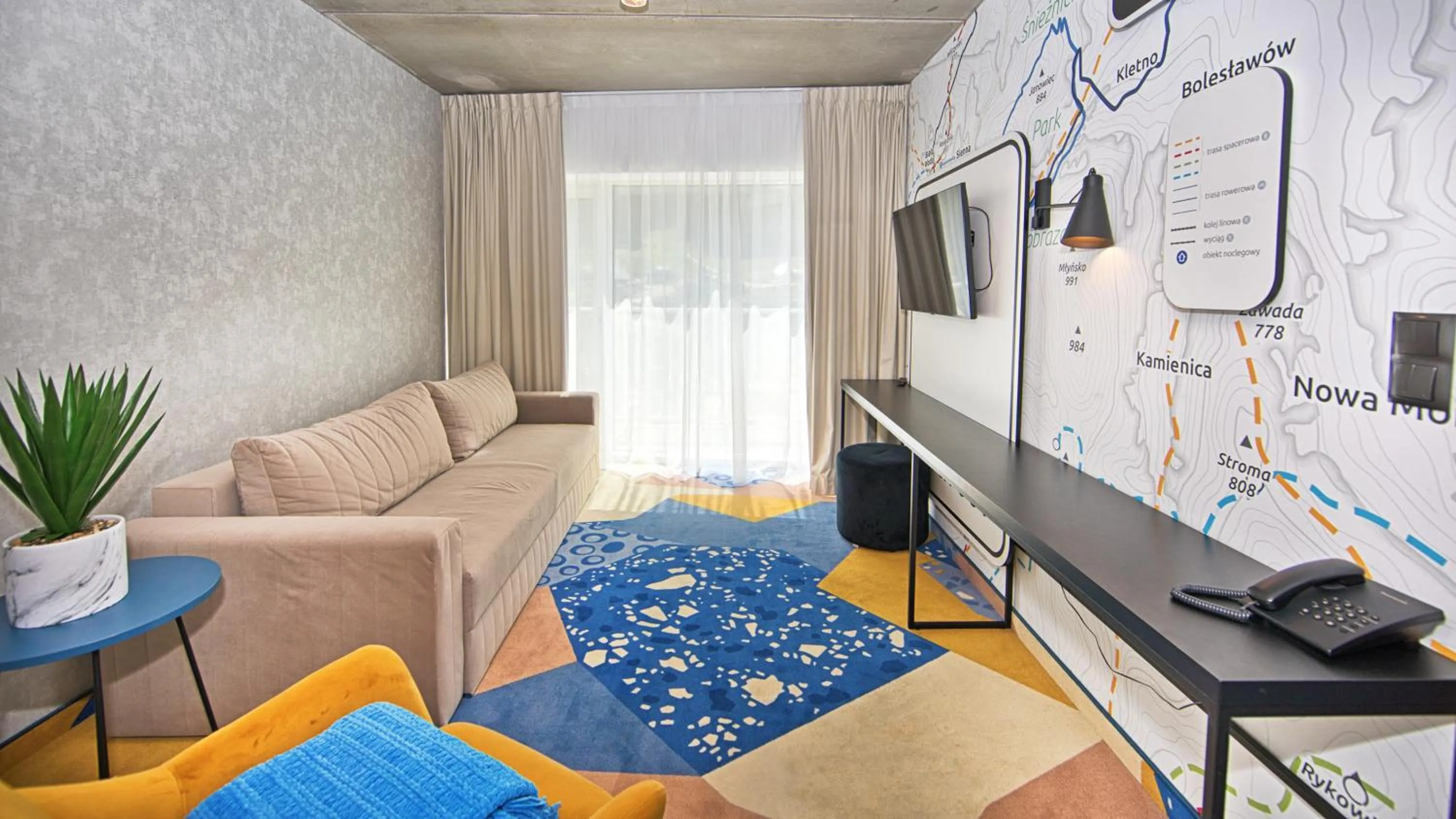 TV and multimedia in Aparthotel Biała Perła - Czarna Góra Resort, Sun & Snow