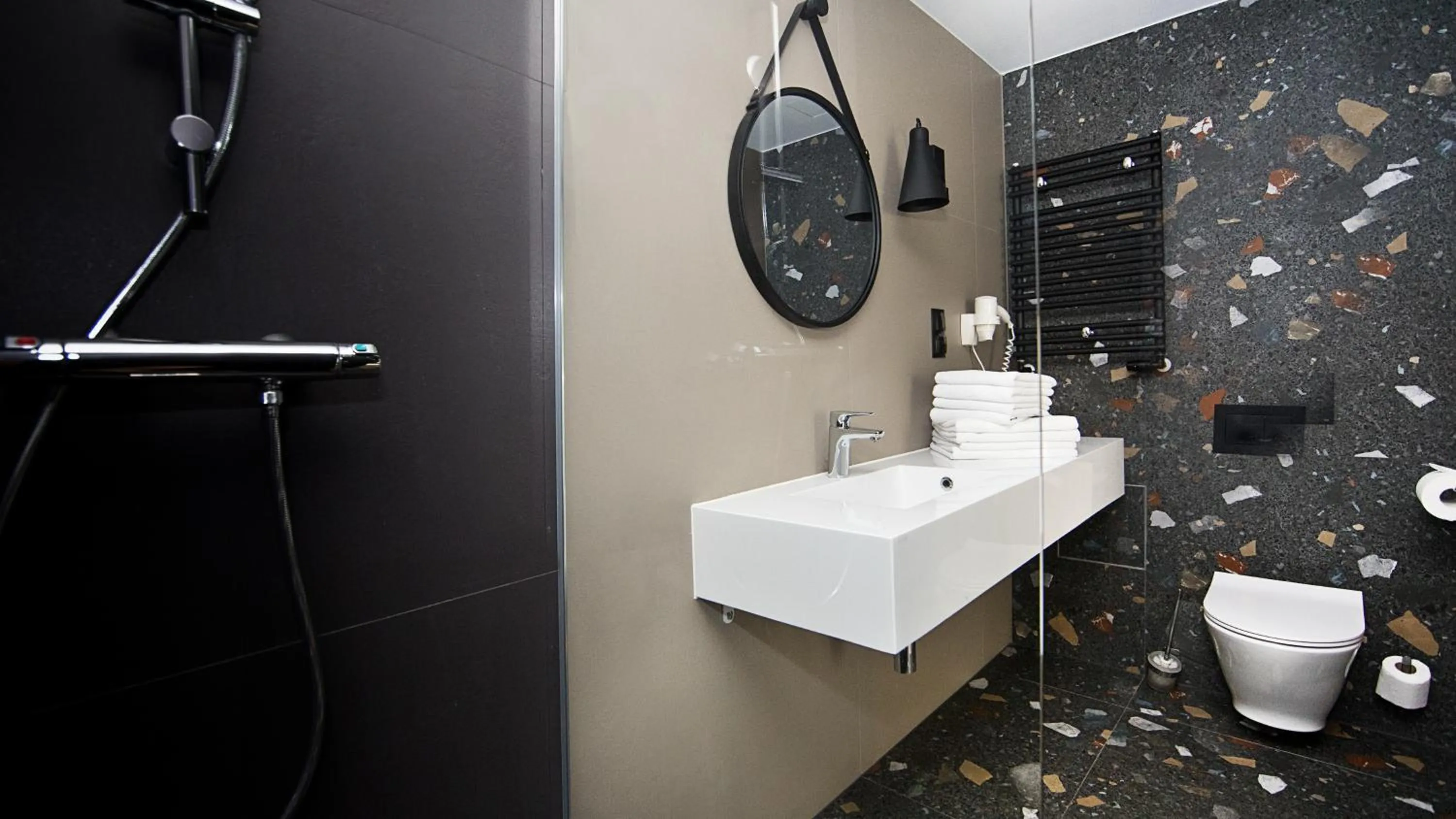 Bathroom in Aparthotel Biała Perła - Czarna Góra Resort, Sun & Snow