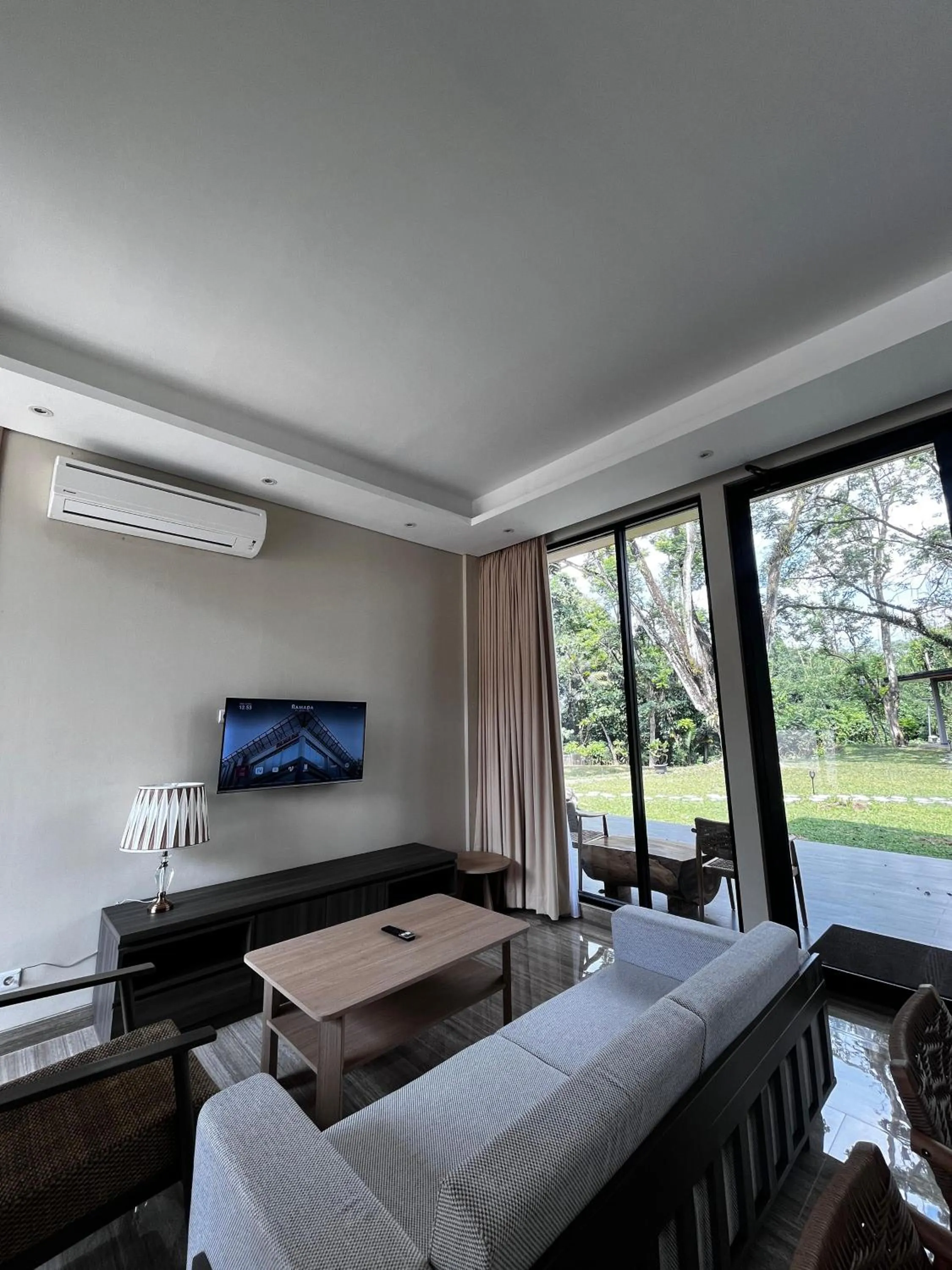 Living room, Bed in Wyndham Garden Yogyakarta Hotel Conference & Action Park