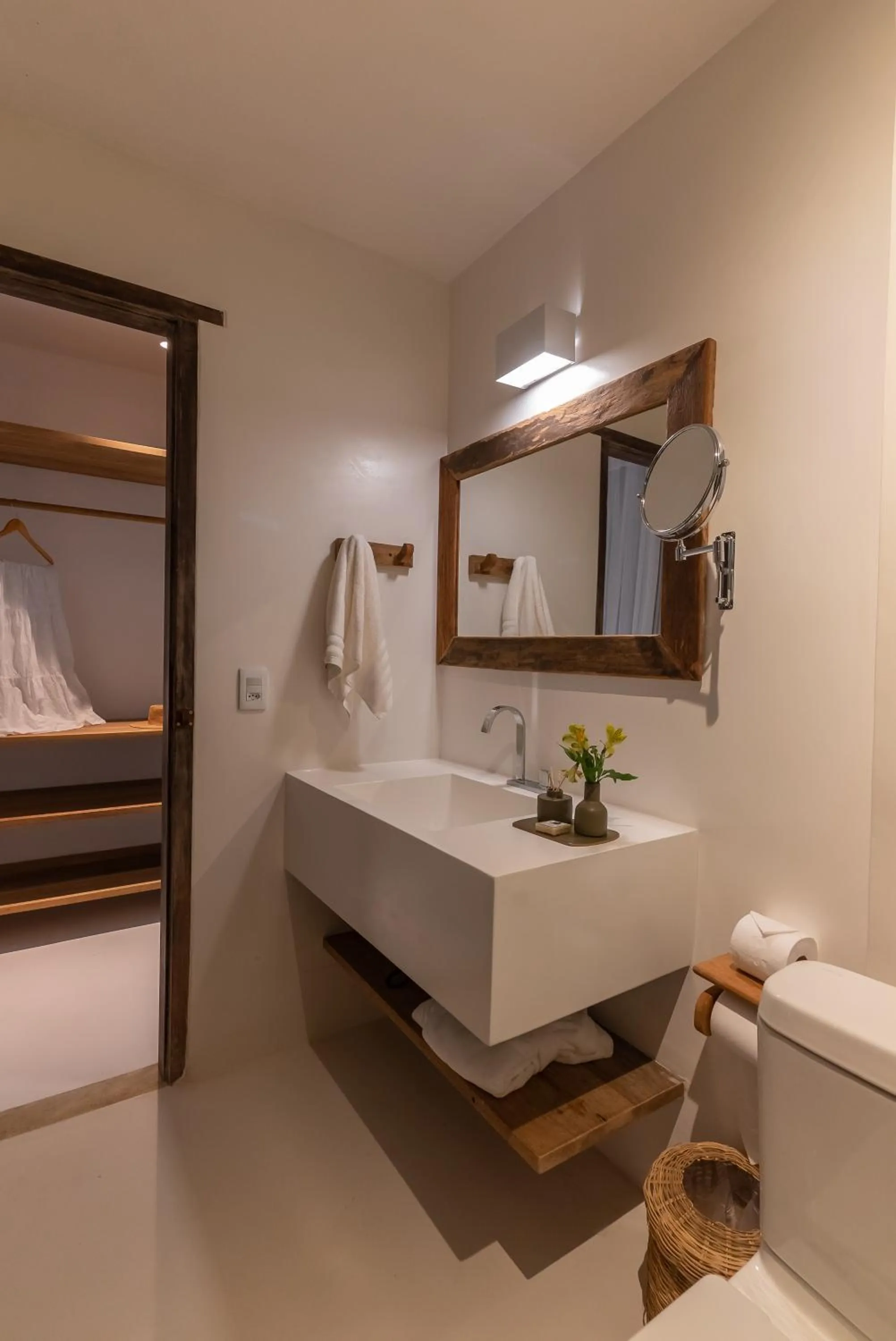 Bathroom, Bed in Hotel Vila São João