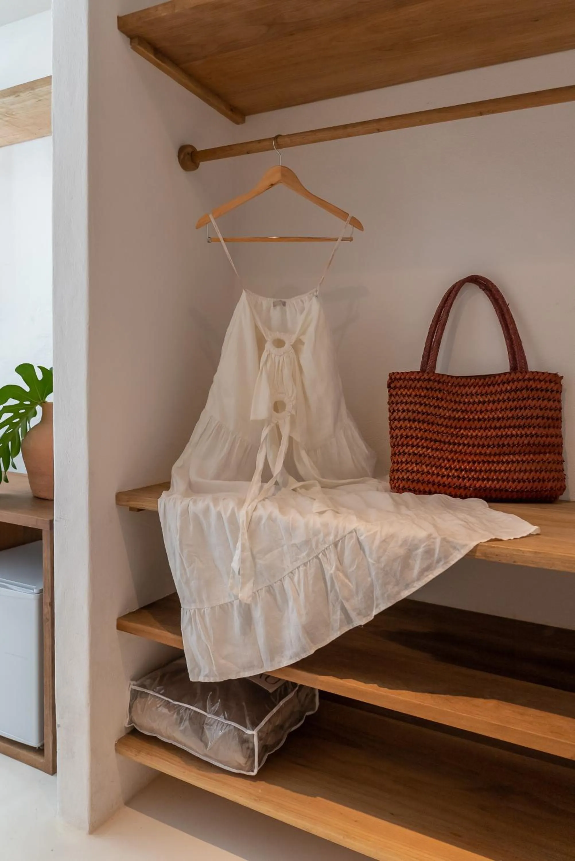 wardrobe in Hotel Vila São João