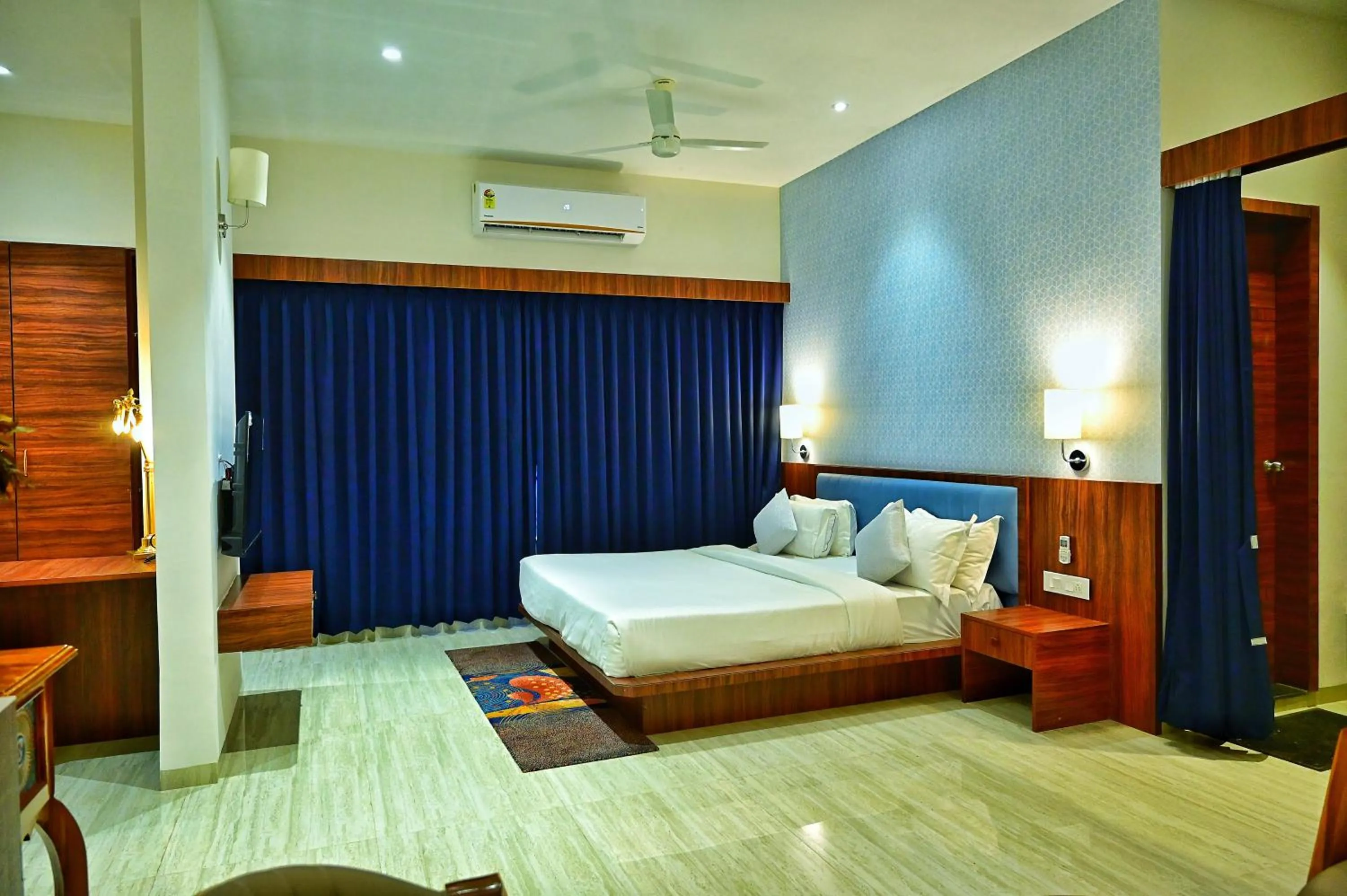 TV and multimedia, Bed in The One Hotel Nashik