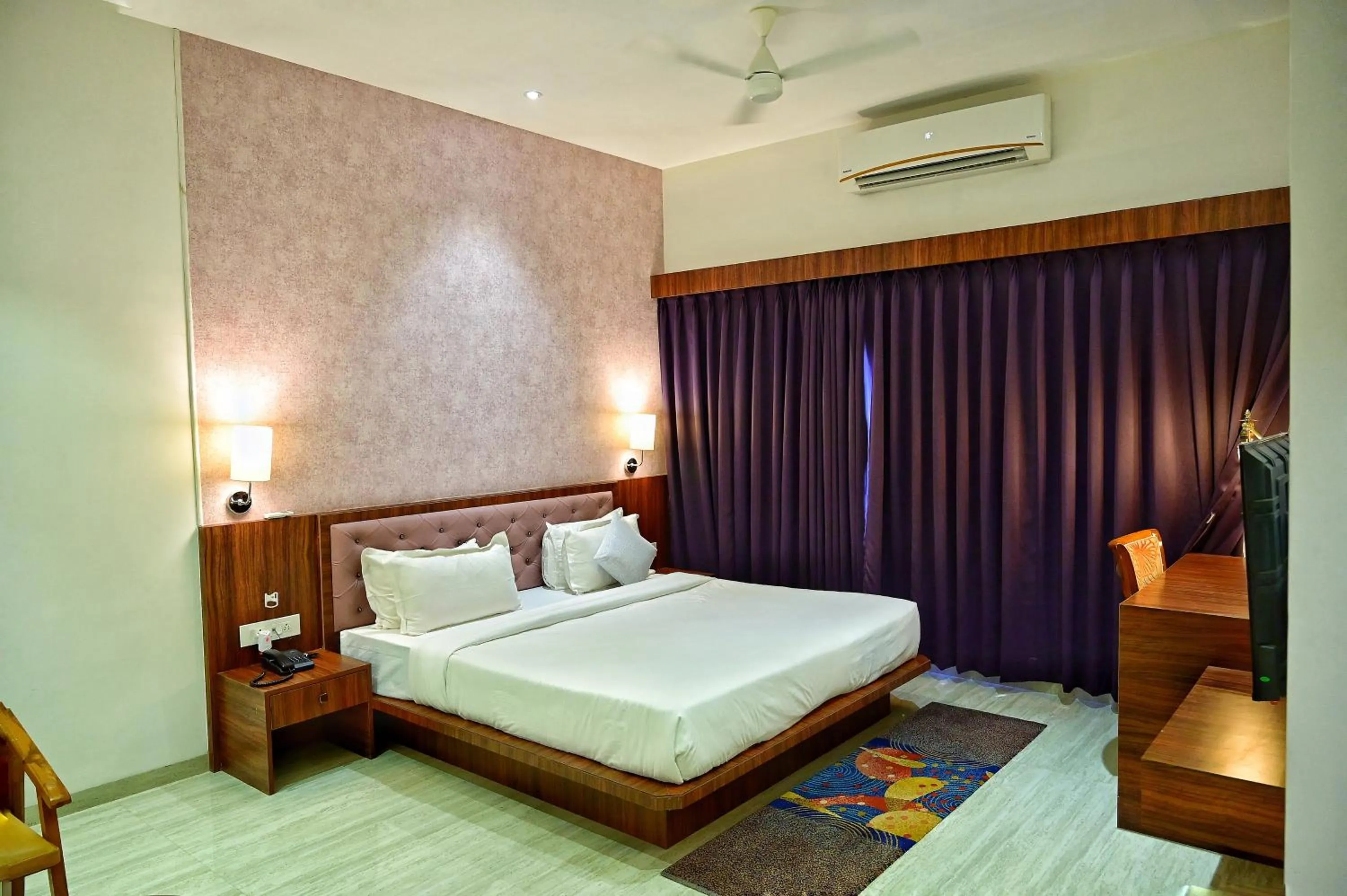Bed in The One Hotel Nashik