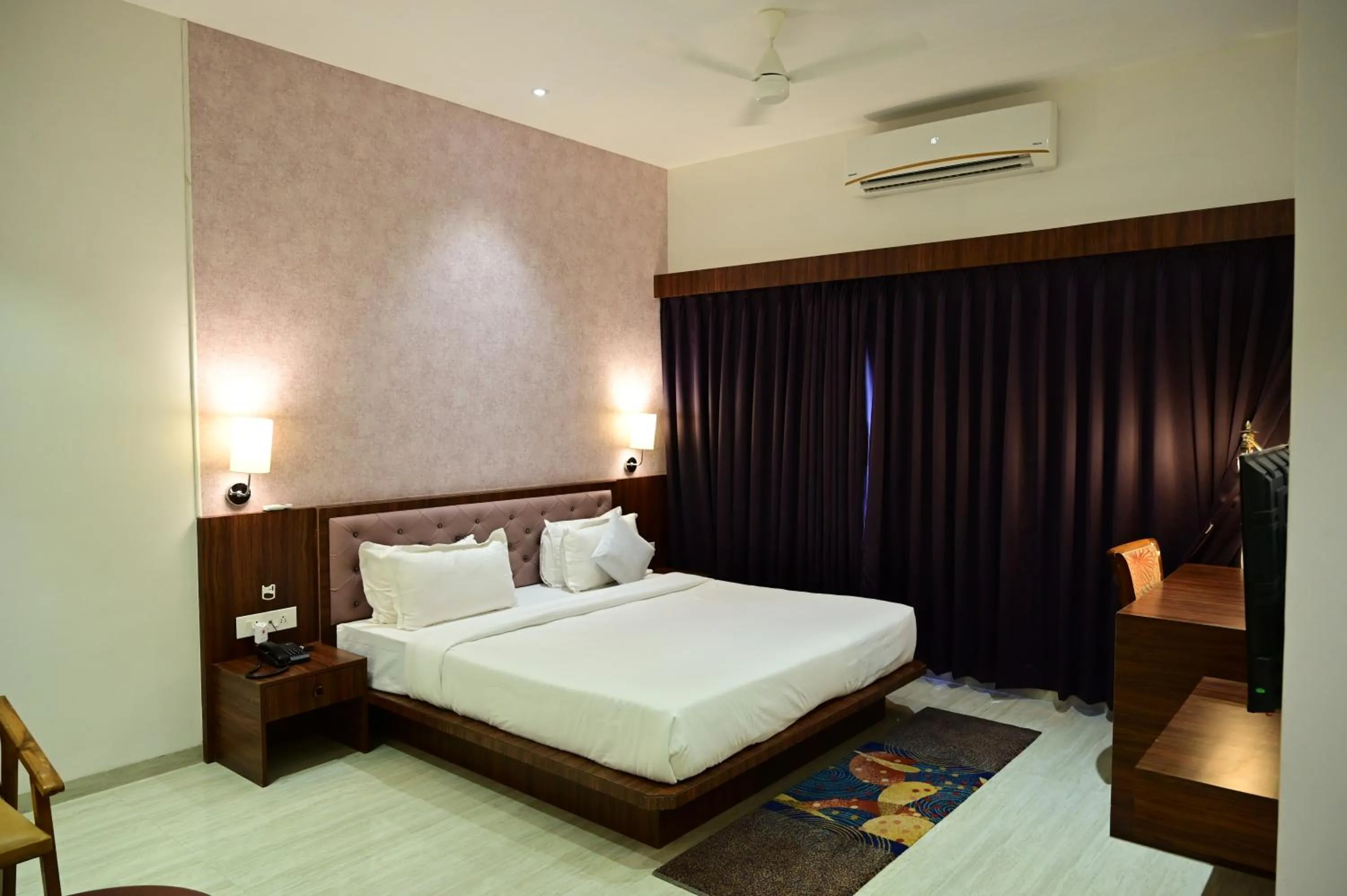 Bed in The One Hotel Nashik