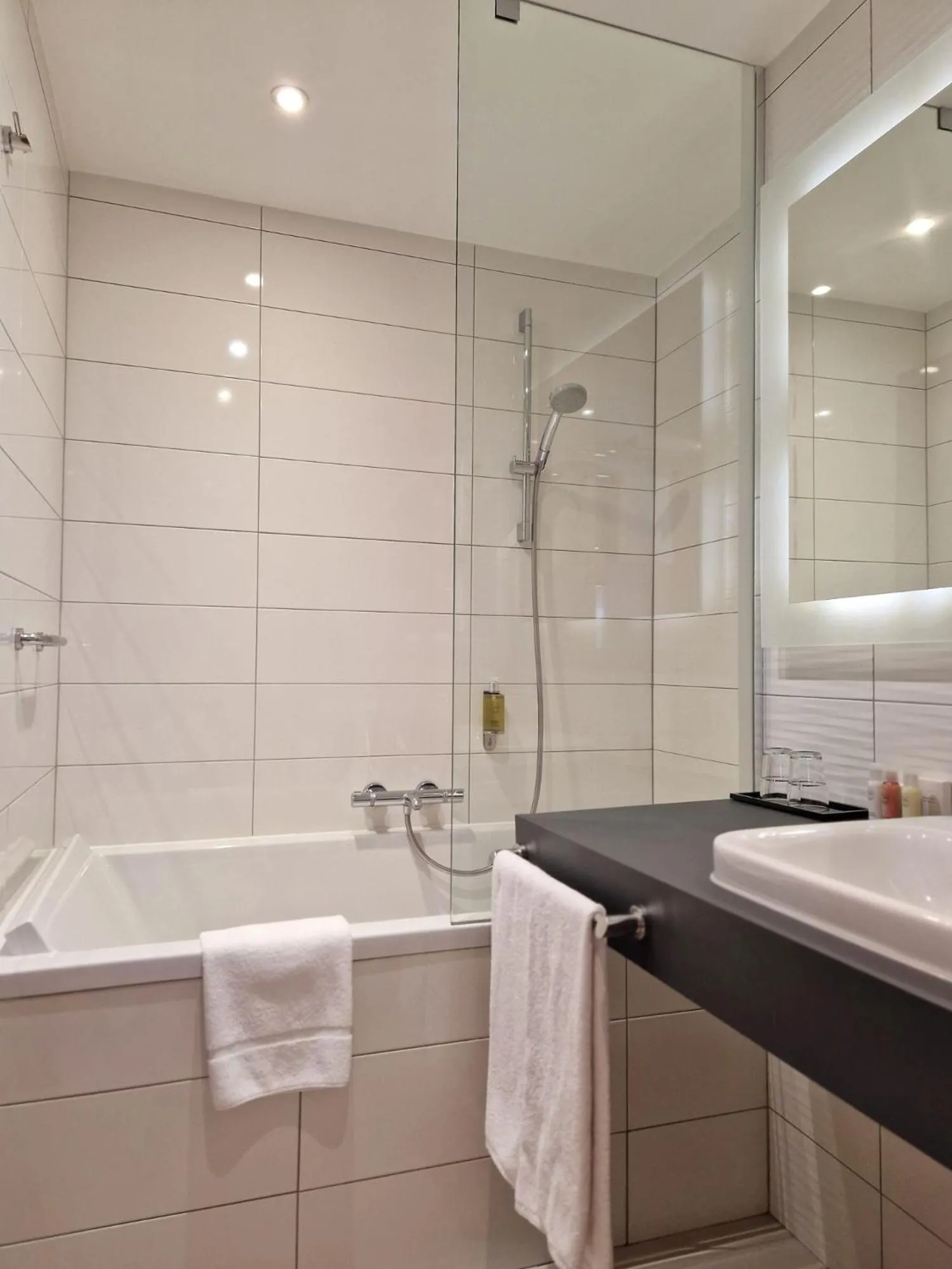 Bathroom in Warsaw Plaza Hotel