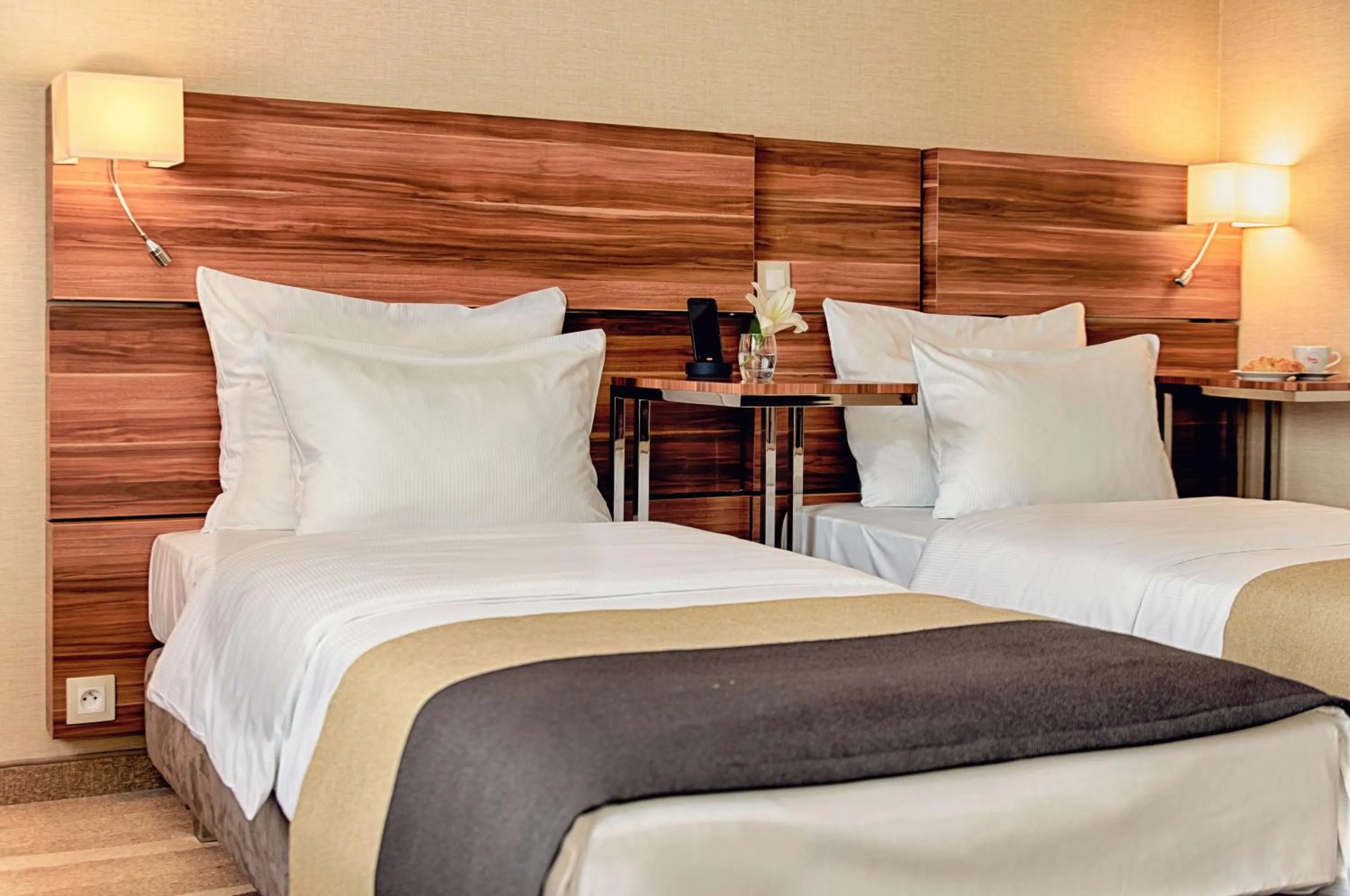 Bedroom, Bed in Warsaw Plaza Hotel