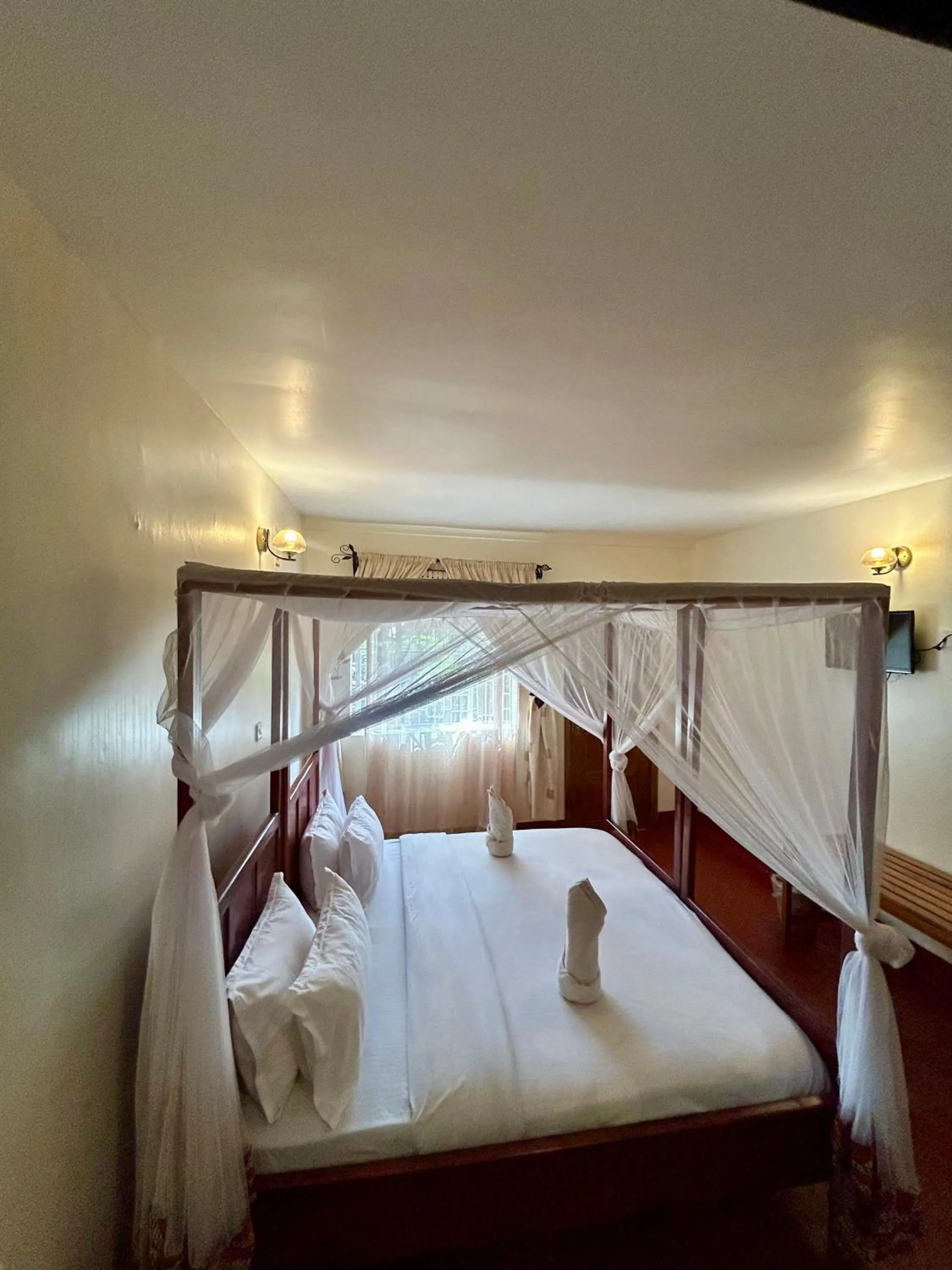 Bed in Patamu Restaurants Lodge & Safaris