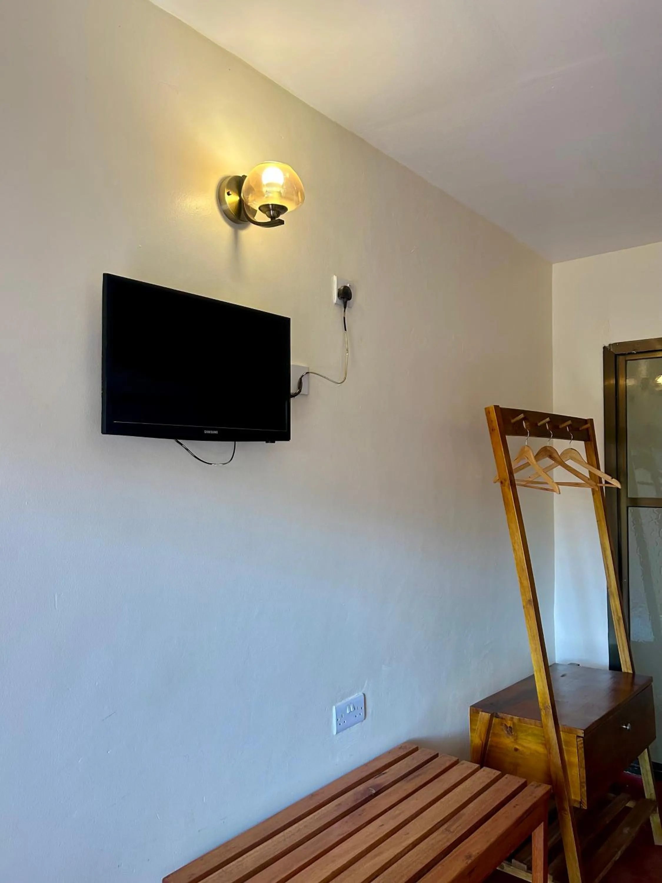 TV and multimedia in Patamu Restaurants Lodge & Safaris