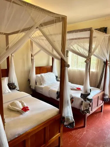 Bed in Patamu Restaurants Lodge & Safaris