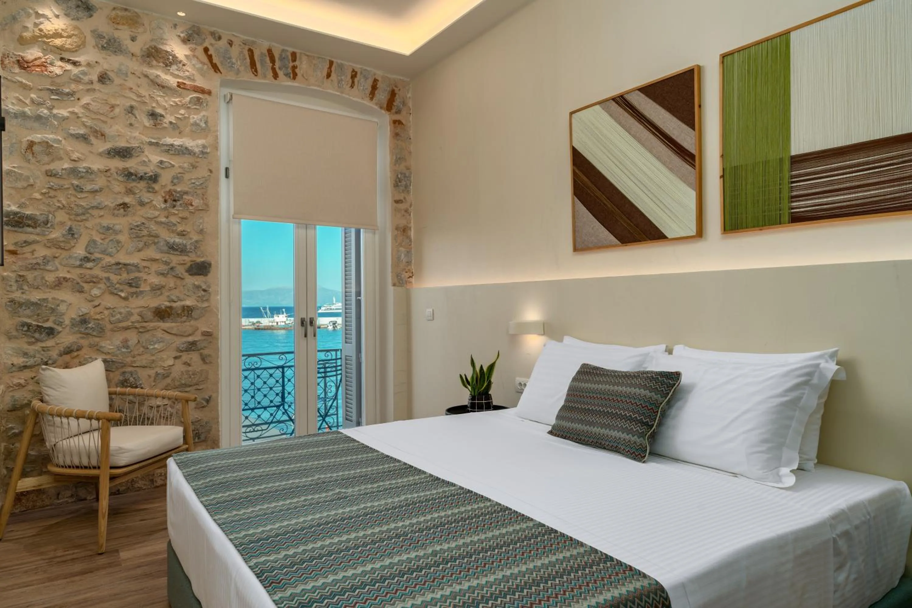 Bedroom, Bed in YeeOn Boutique Hotel, Gythio - Historic Hotels of Europe