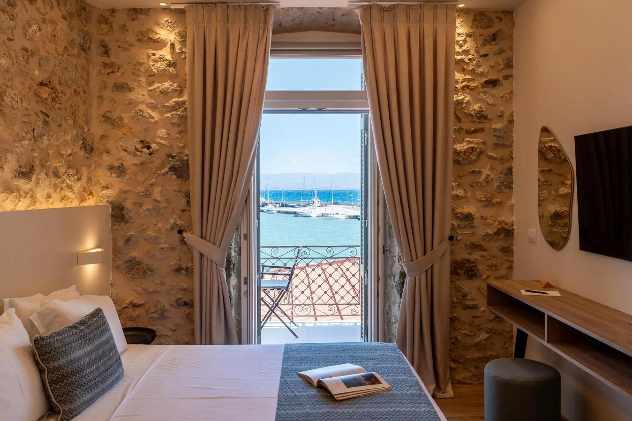 View (from property/room), Bed in YeeOn Boutique Hotel, Gythio - Historic Hotels of Europe