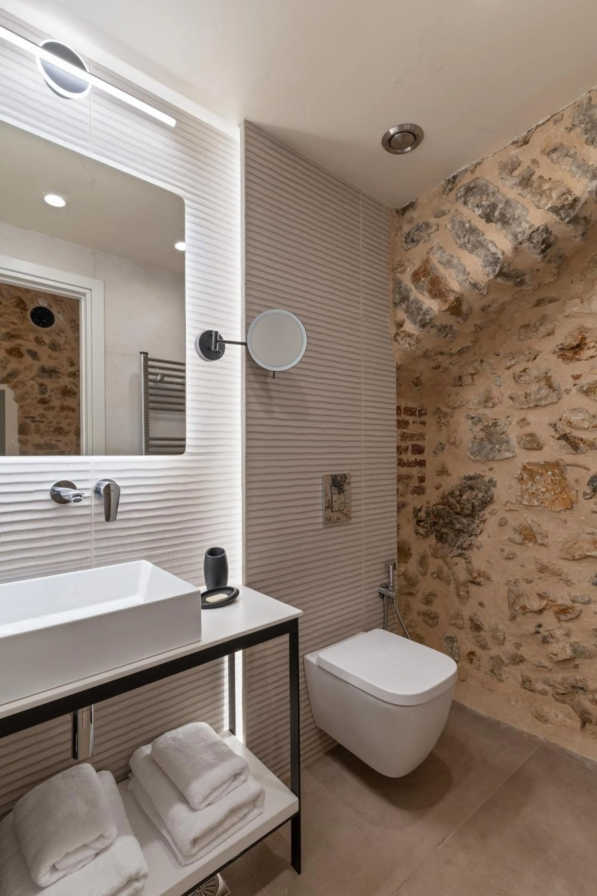 Toilet in YeeOn Boutique Hotel, Gythio - Historic Hotels of Europe