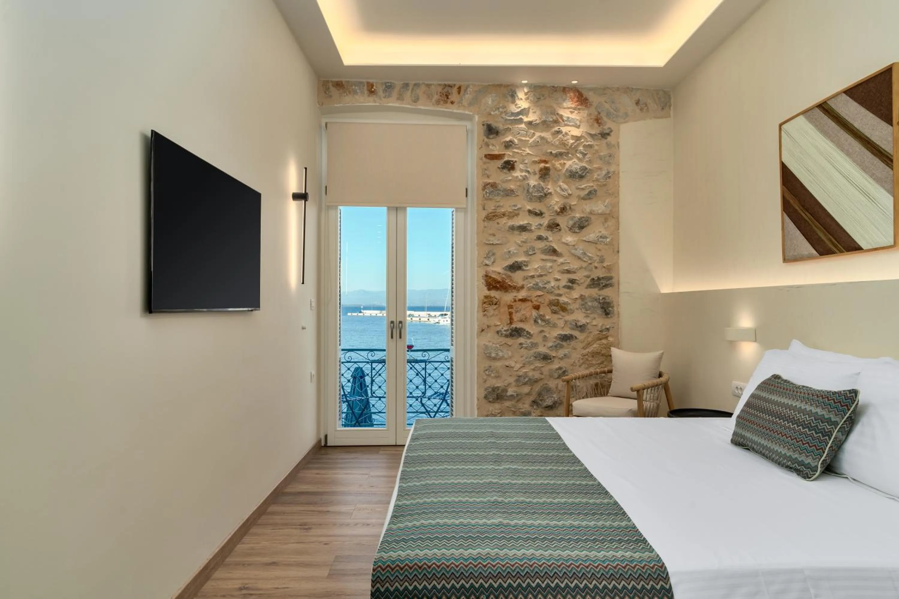 Bedroom, Bed in YeeOn Boutique Hotel, Gythio - Historic Hotels of Europe