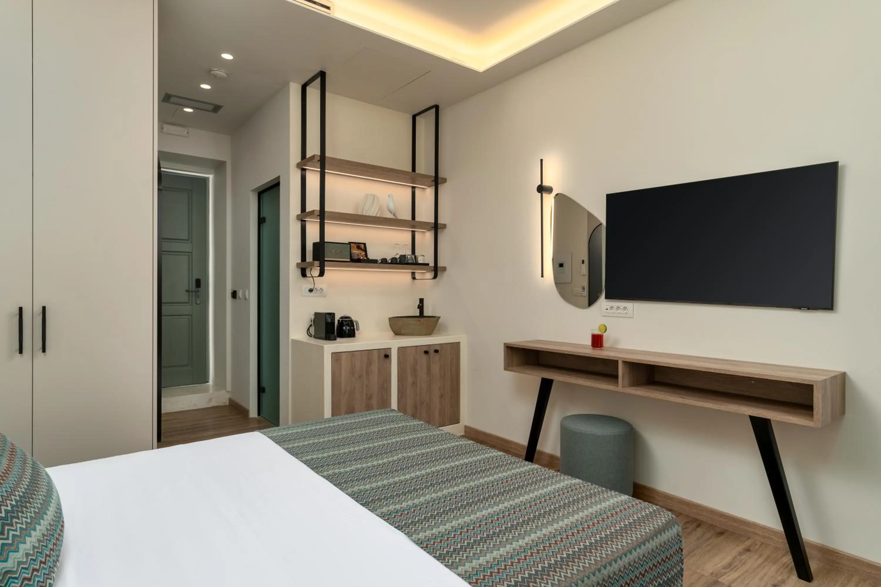 Bedroom, Bed in YeeOn Boutique Hotel, Gythio - Historic Hotels of Europe