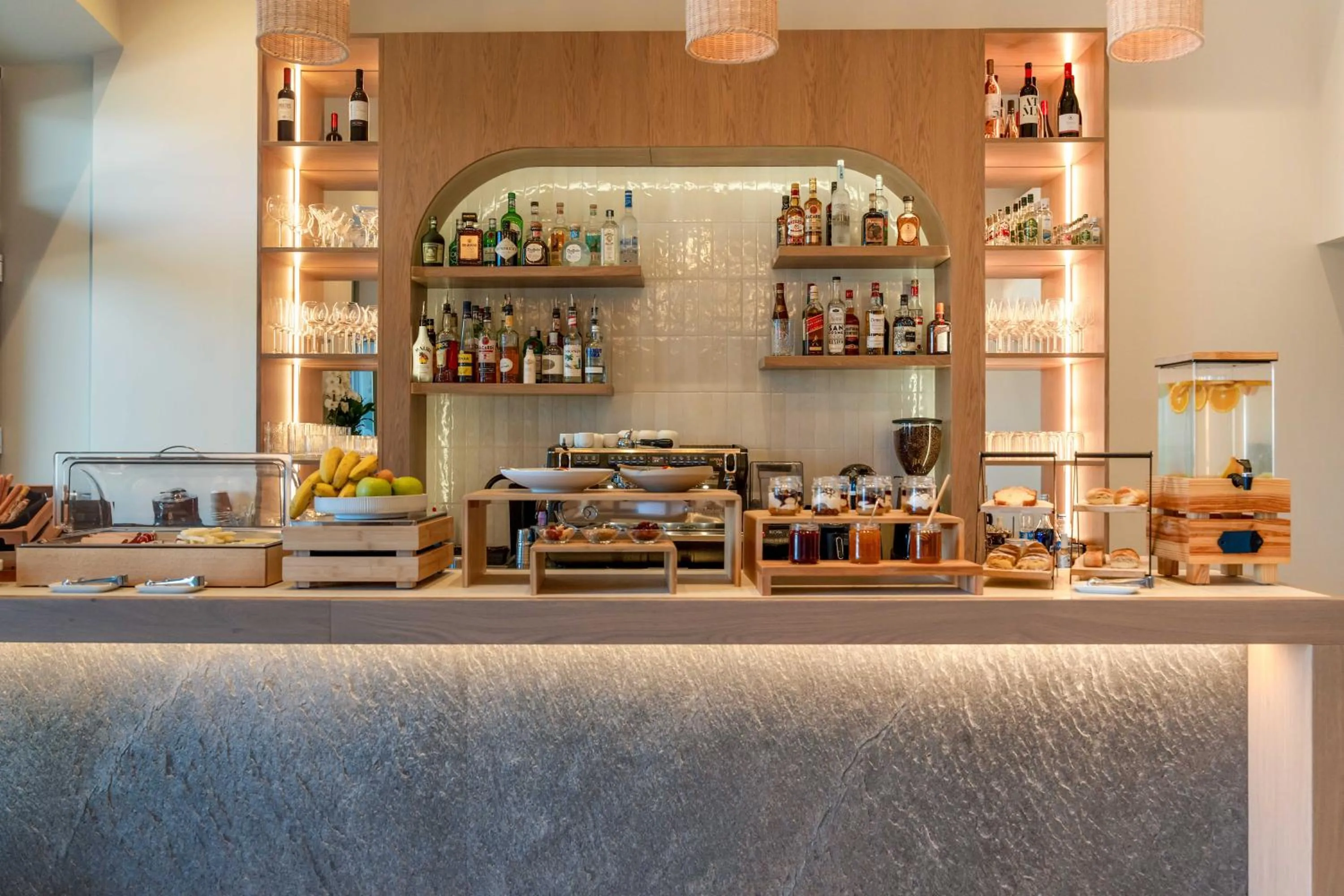 Lounge or bar in YeeOn Boutique Hotel, Gythio - Historic Hotels of Europe