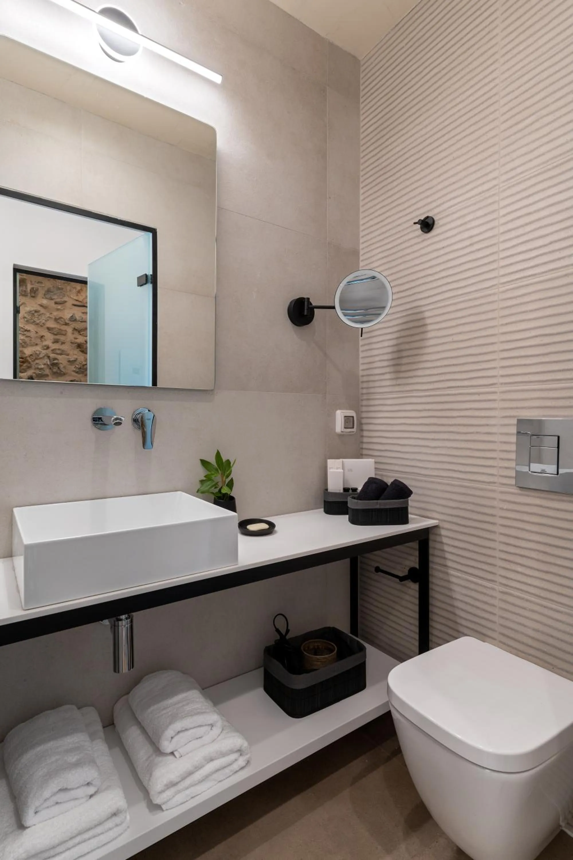 Toilet in YeeOn Boutique Hotel, Gythio - Historic Hotels of Europe