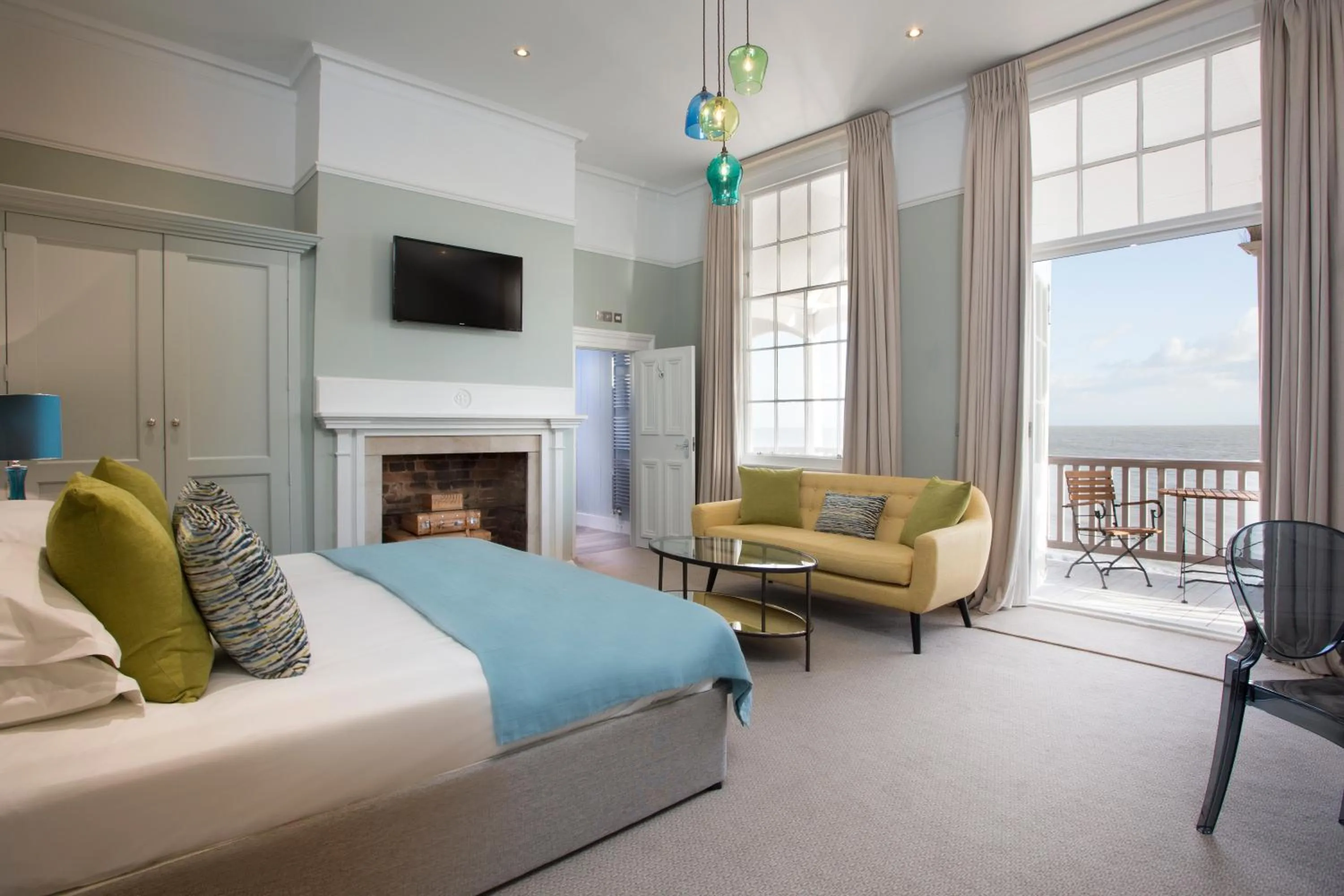 Day, Bed in Royal Hotel