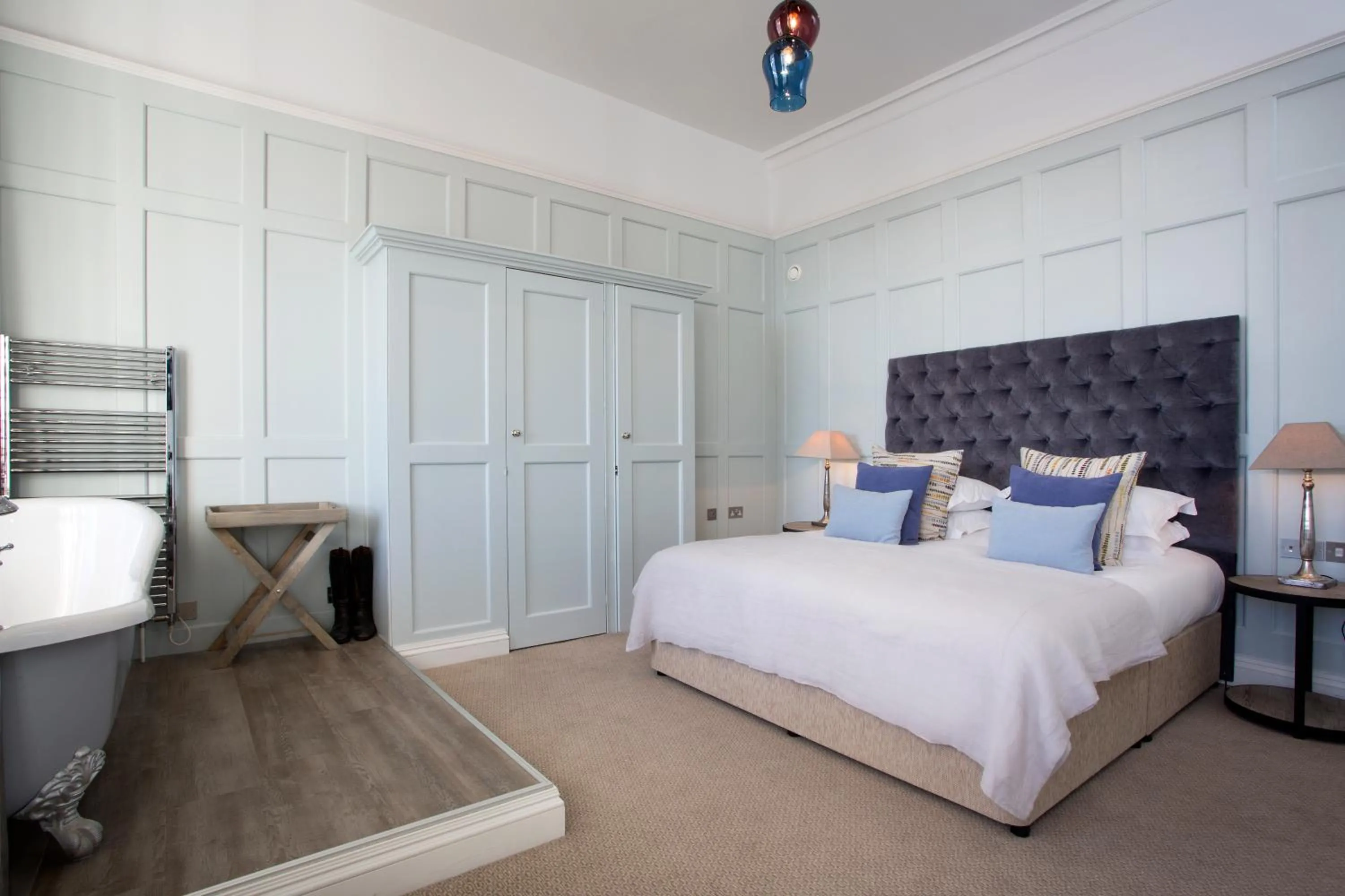 Photo of the whole room, Bed in Royal Hotel