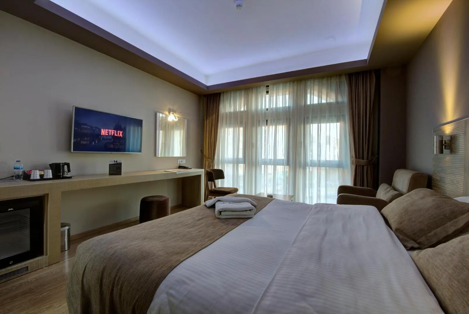 TV and multimedia, Bed in Arus Hotel