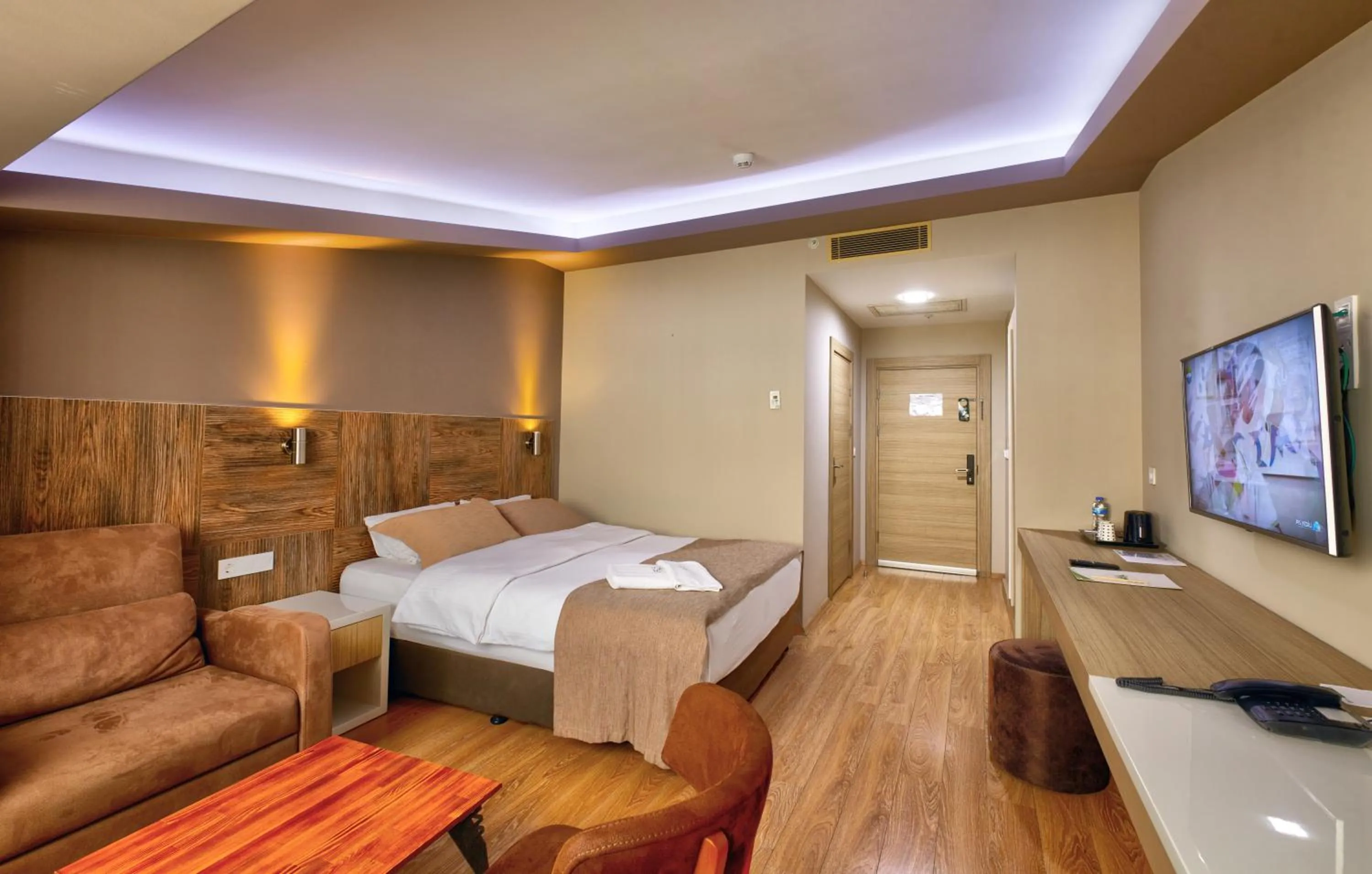 Photo of the whole room, Bed in Arus Hotel