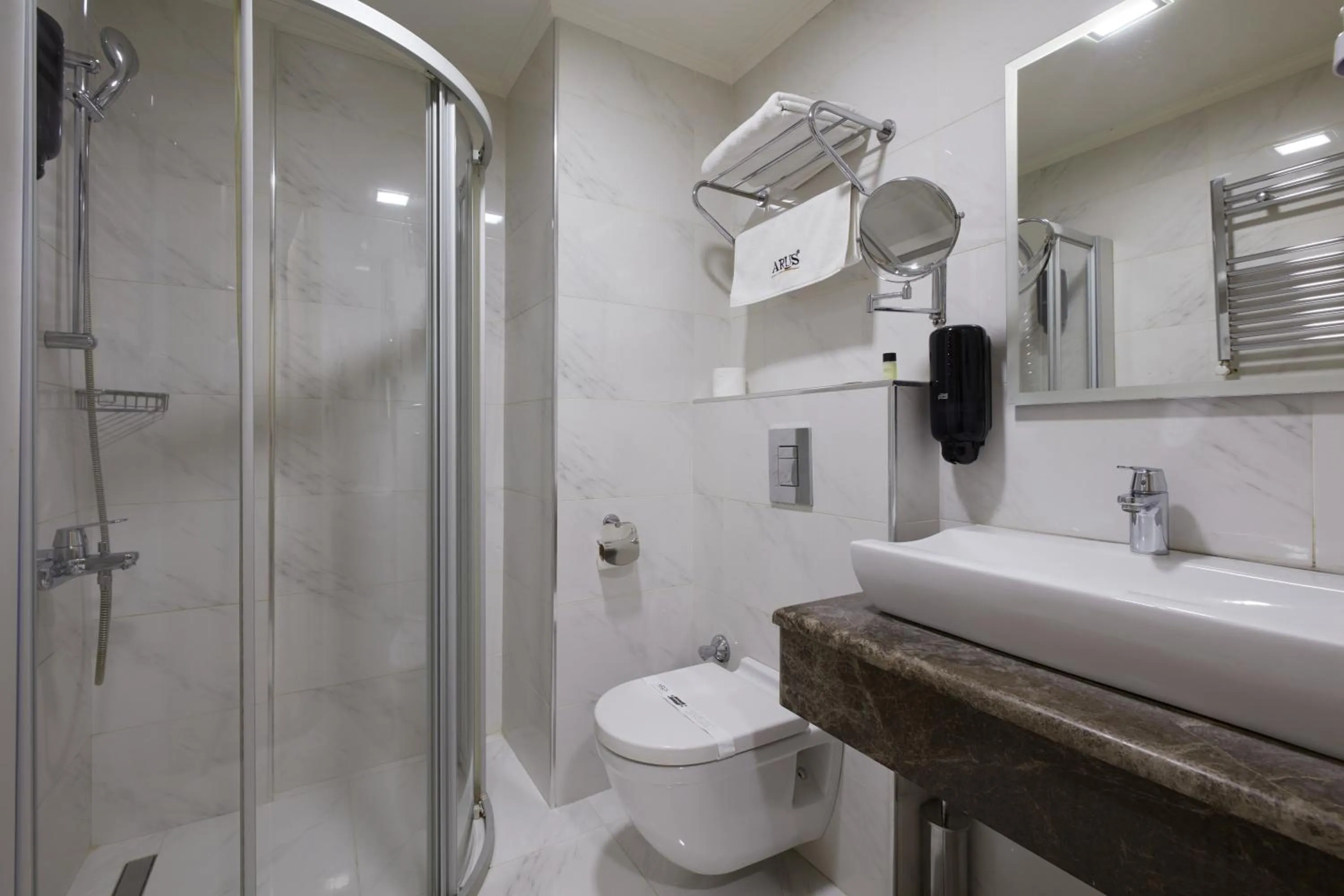 Shower in Arus Hotel